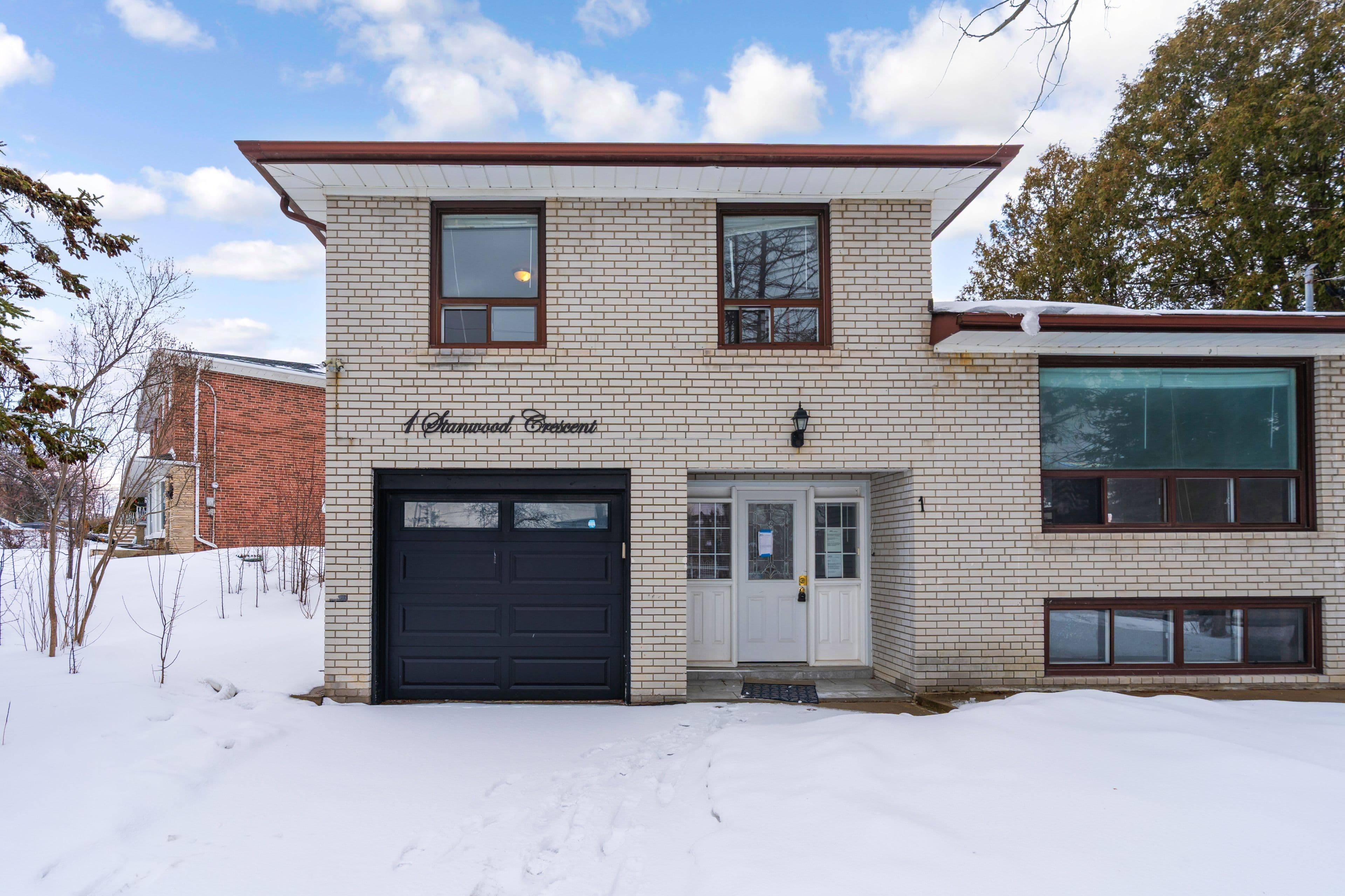 1 Stanwood Crescent, Toronto W05, ON M9M 1Z8