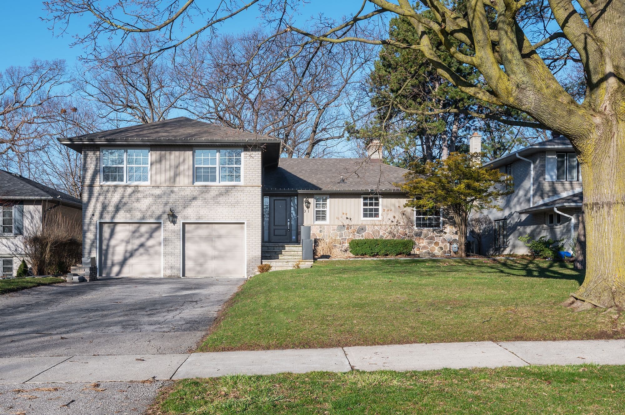 31 Rivercove Drive, Toronto W08, ON M9B 4Y8