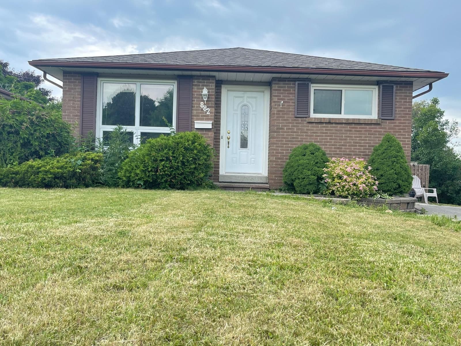 882 Southdown Drive Bsmt, Oshawa, ON L1H 7Z6