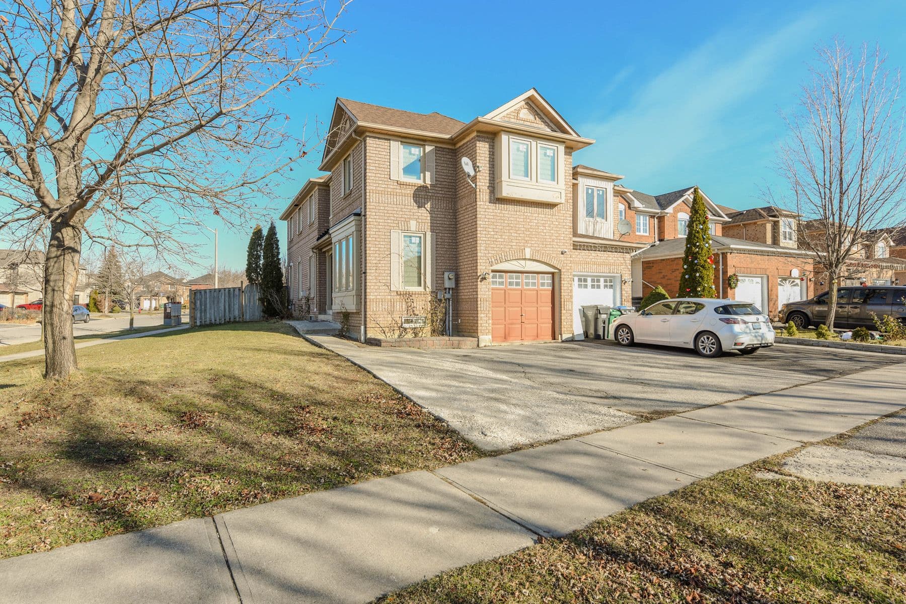 7020 Black Walnut Trail, Mississauga, ON L5N 7N7