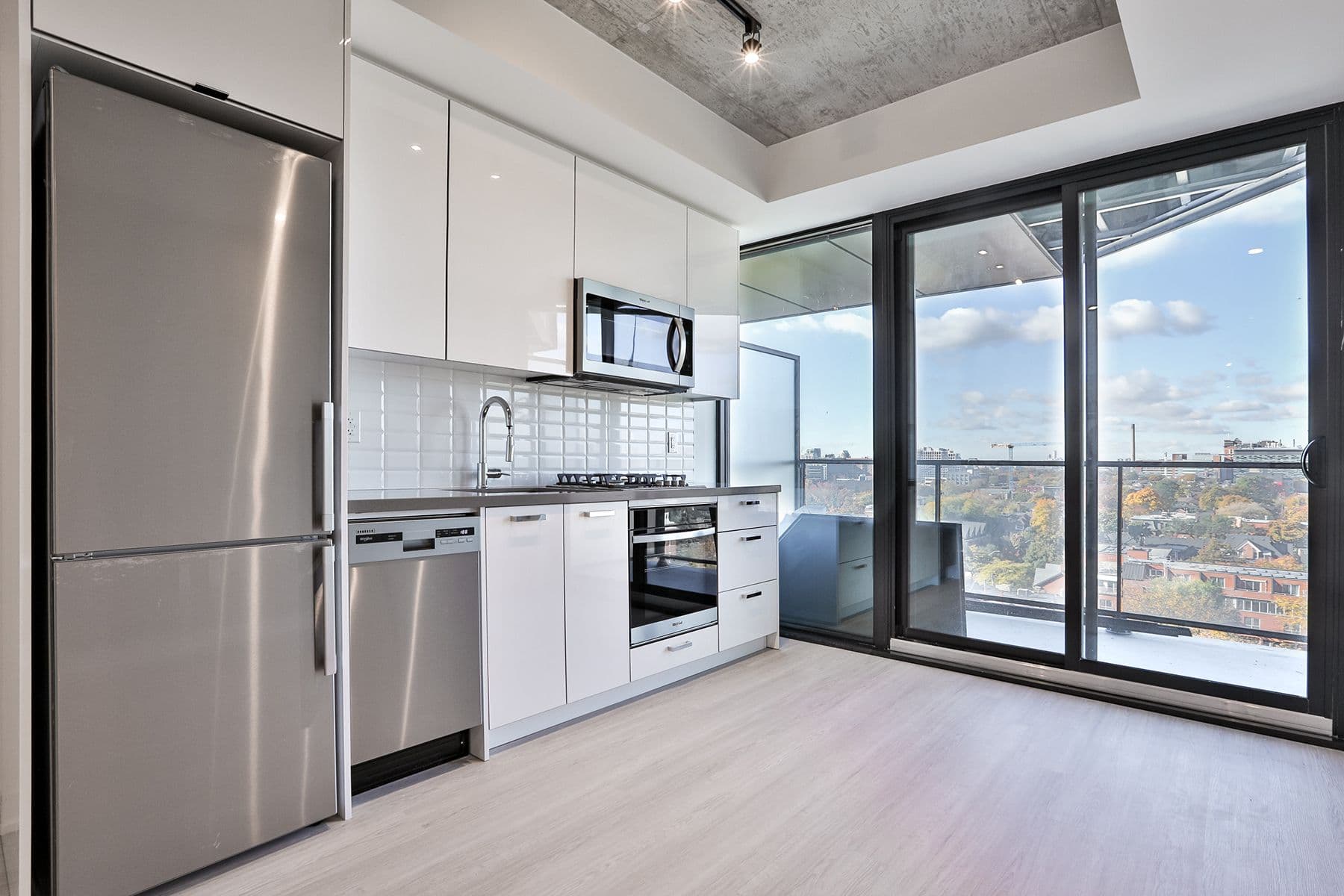 195 McCaul Street 914, Toronto C01, ON M5T 1W6