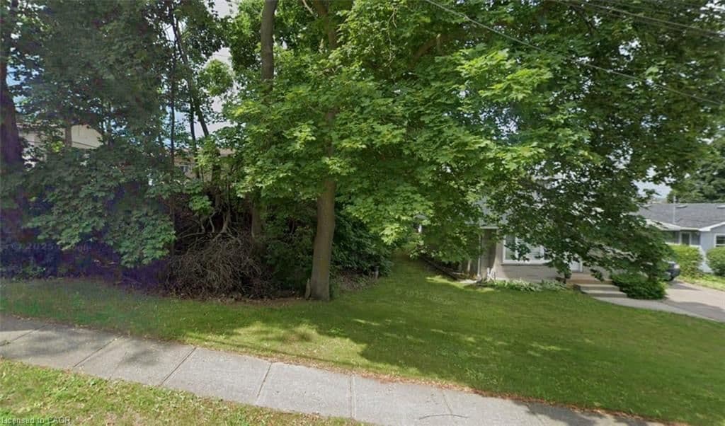 14 Weaver Street S, Cambridge, ON N3C 1V8