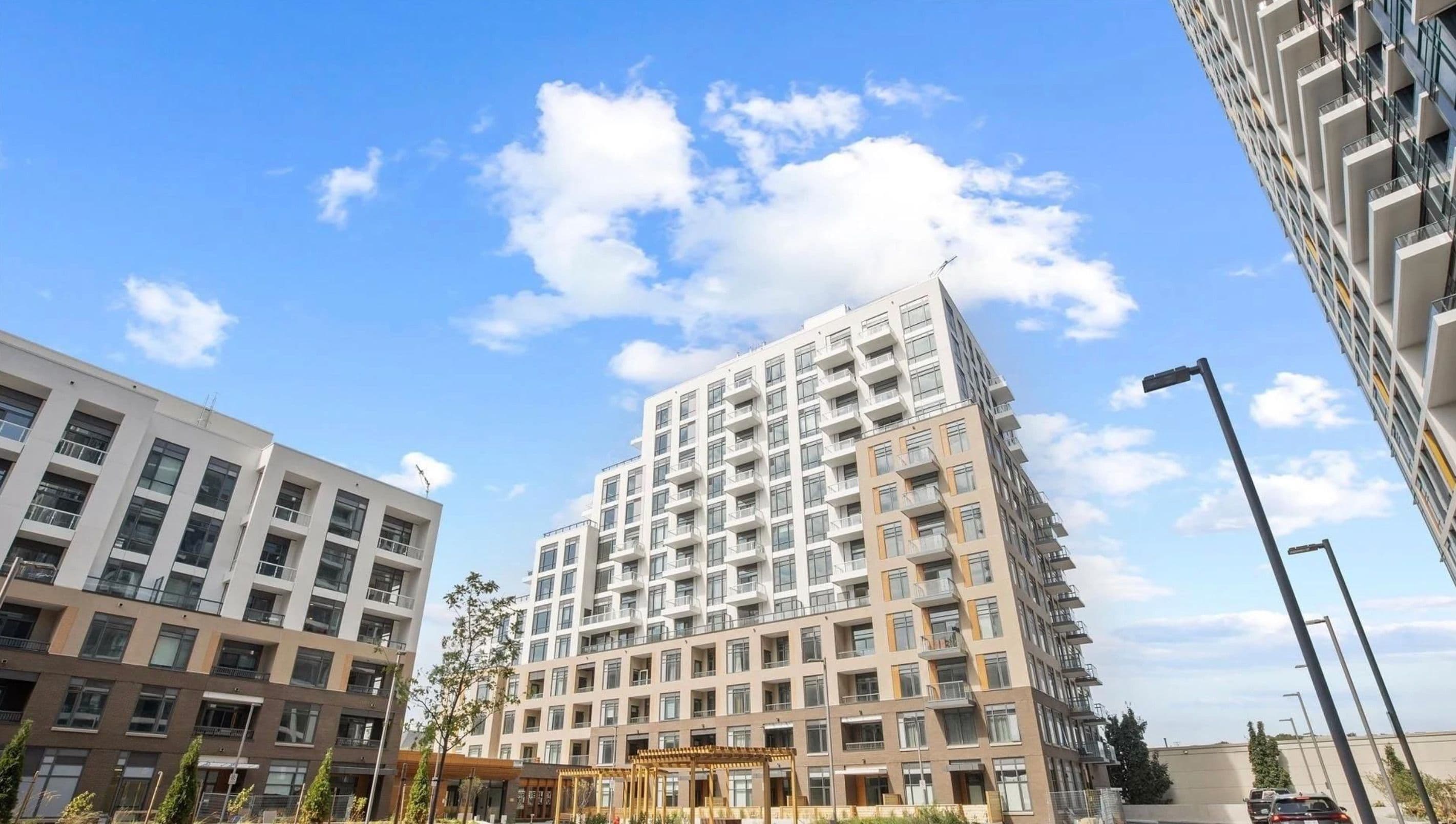 8 Beverley Glen Boulevard 307, Vaughan, ON L4J 0L5