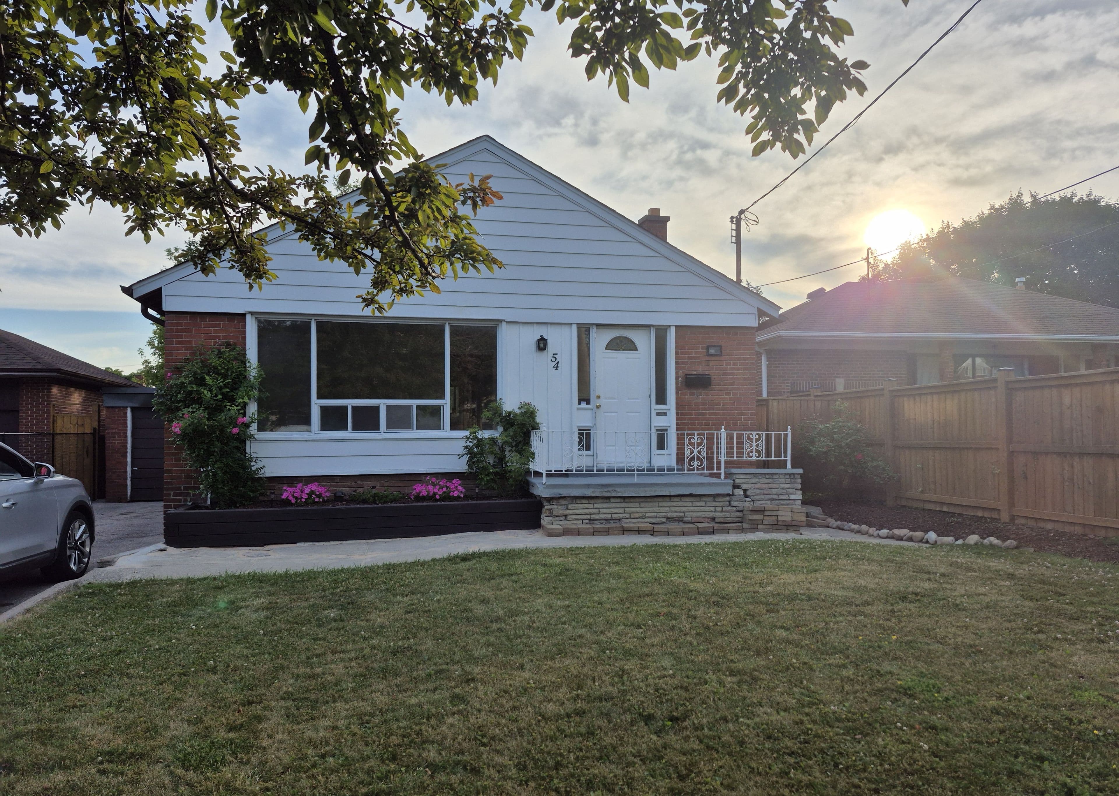 54 Garside Crescent, Toronto W04, ON M6M 2Z6