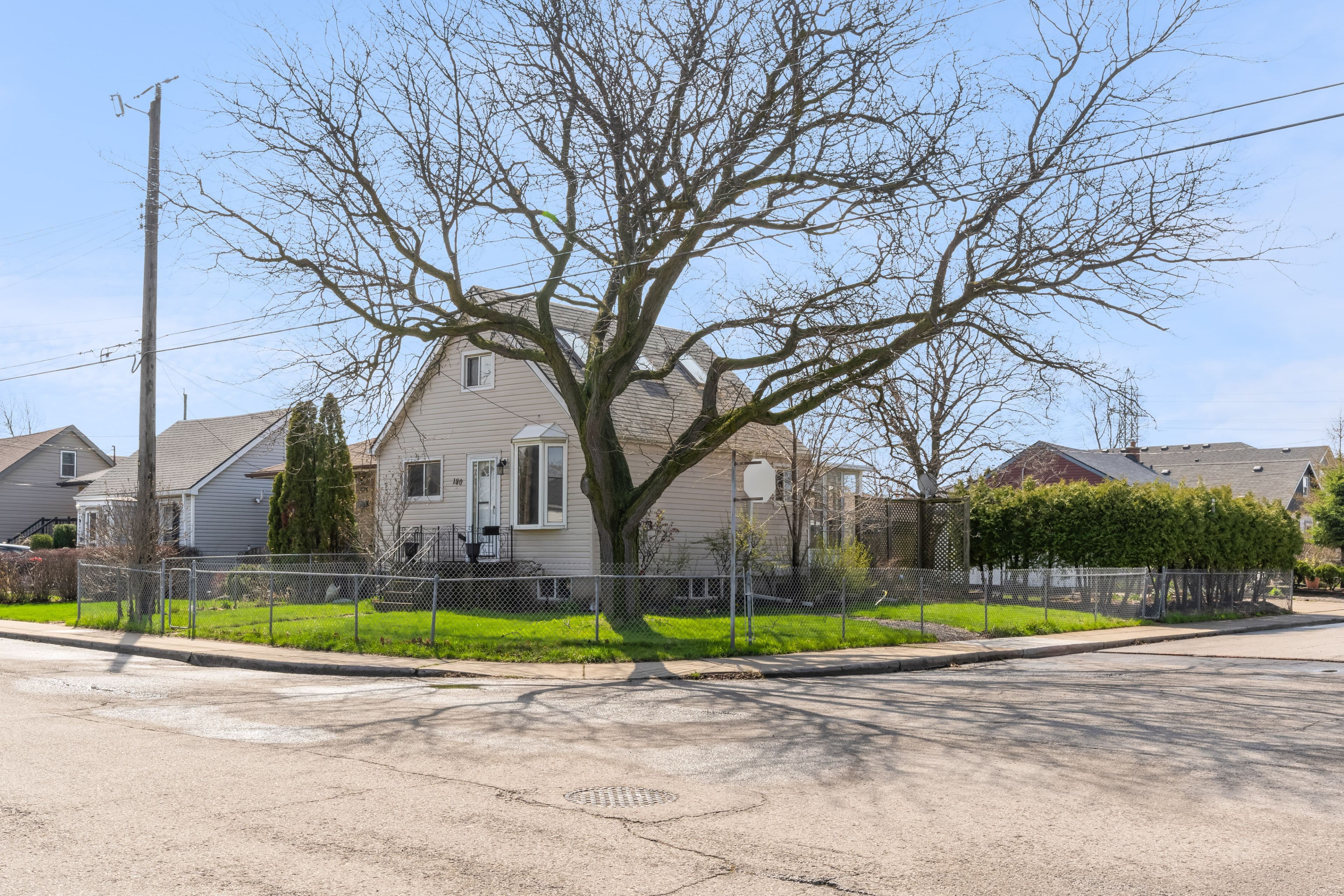 180 Mead Avenue, Hamilton, ON L8H 3V1