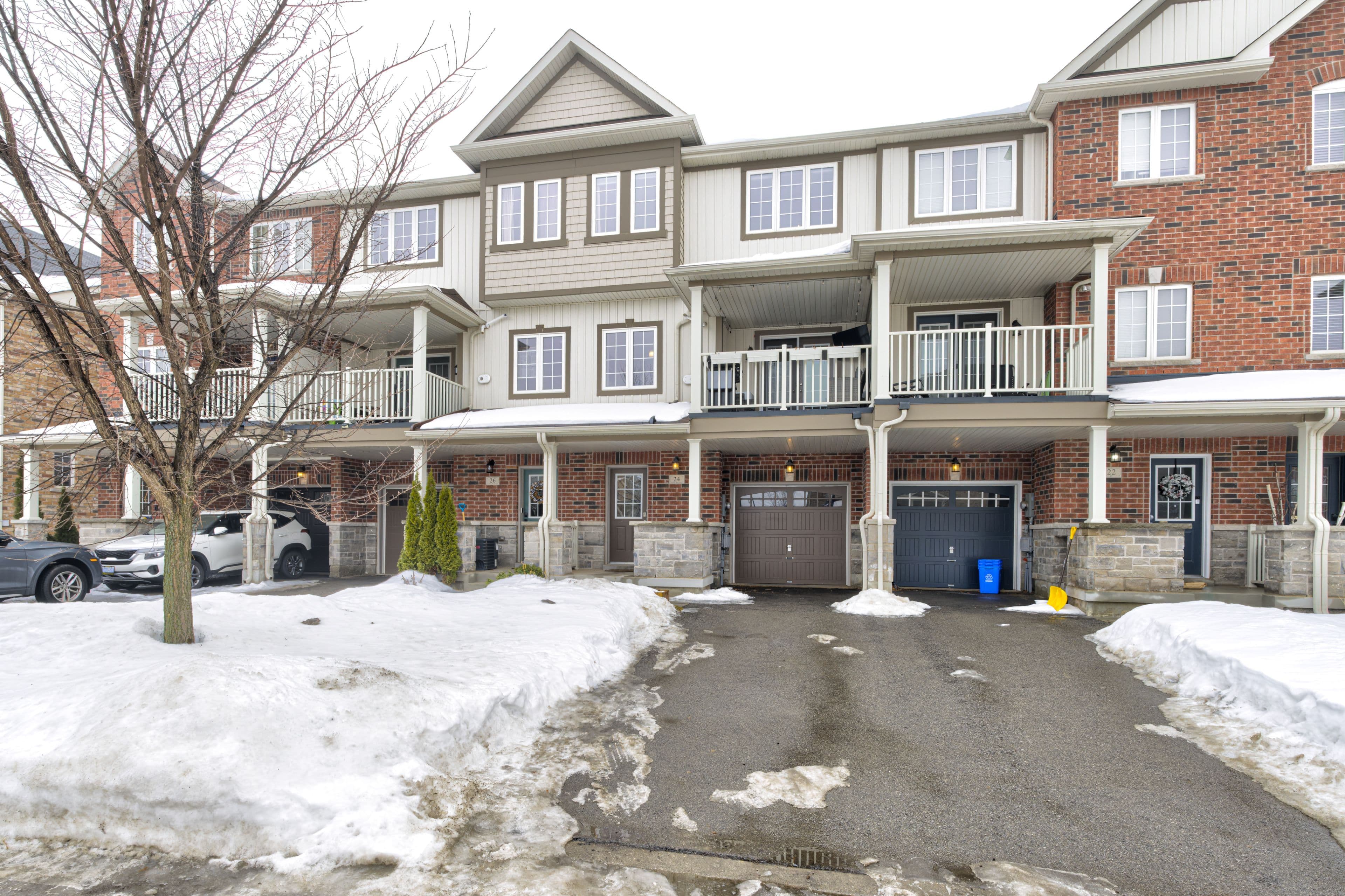 24 HUGILL Way, Hamilton, ON L8B 0A2