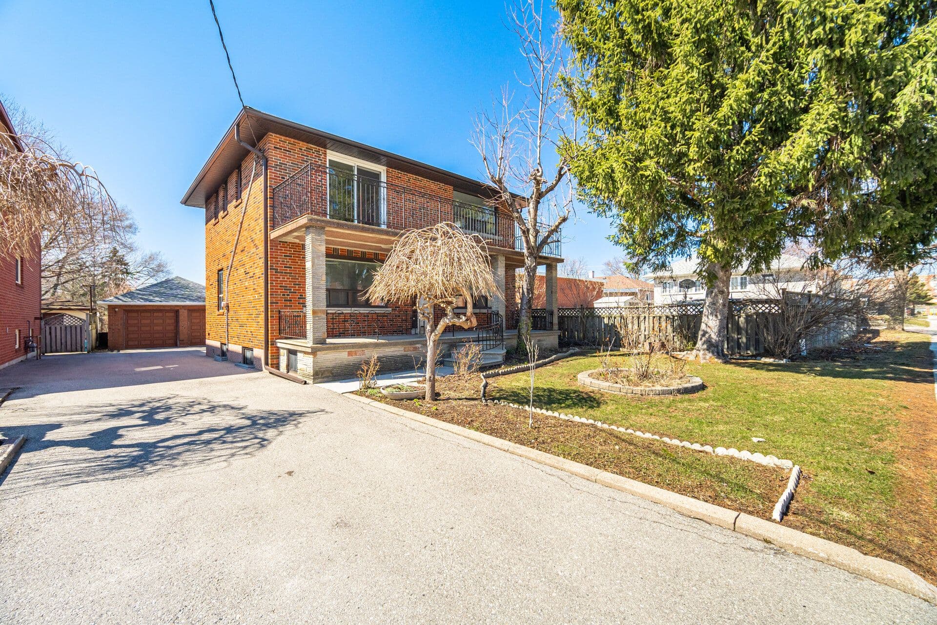 60 Erie Street, Toronto W04, ON M6L 2P9