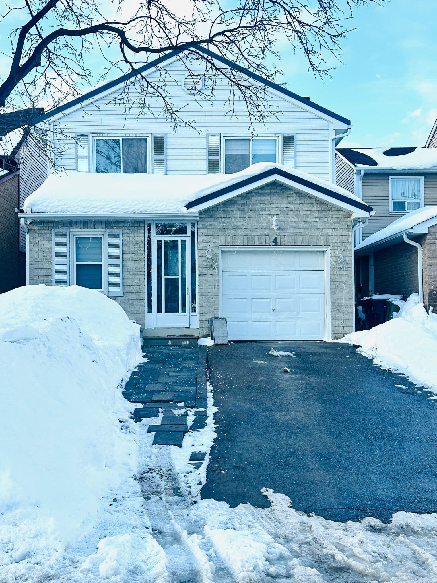 4 Joshua Court, Brampton, ON L6S 3W4