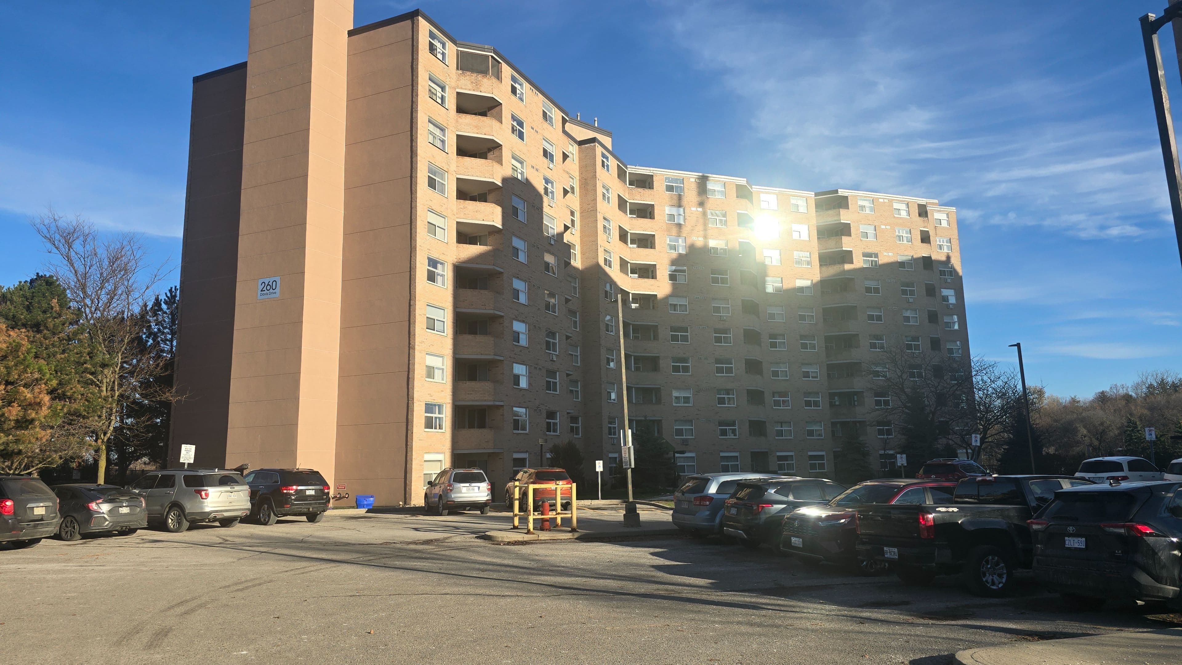 260 Davis Drive 907, Newmarket, ON L3Y 7C3