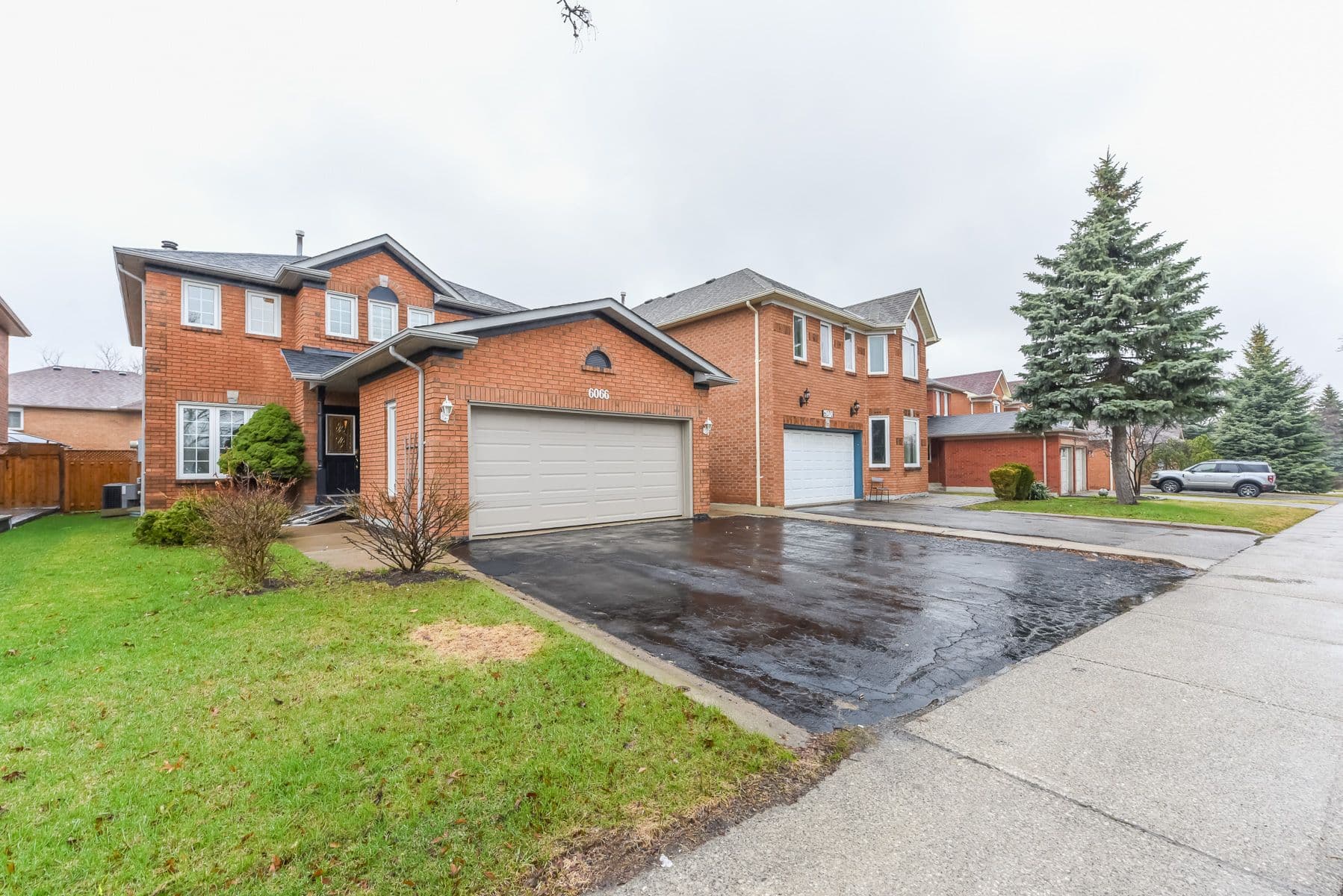 6066 Douguy Boulevard, Mississauga, ON L5V 1B3