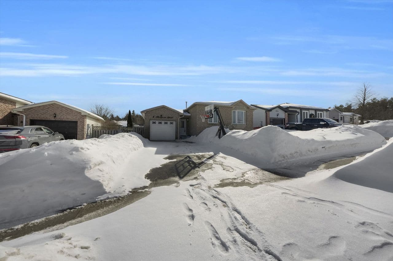 6 McQueen Street, Essa, ON L0M 1B0