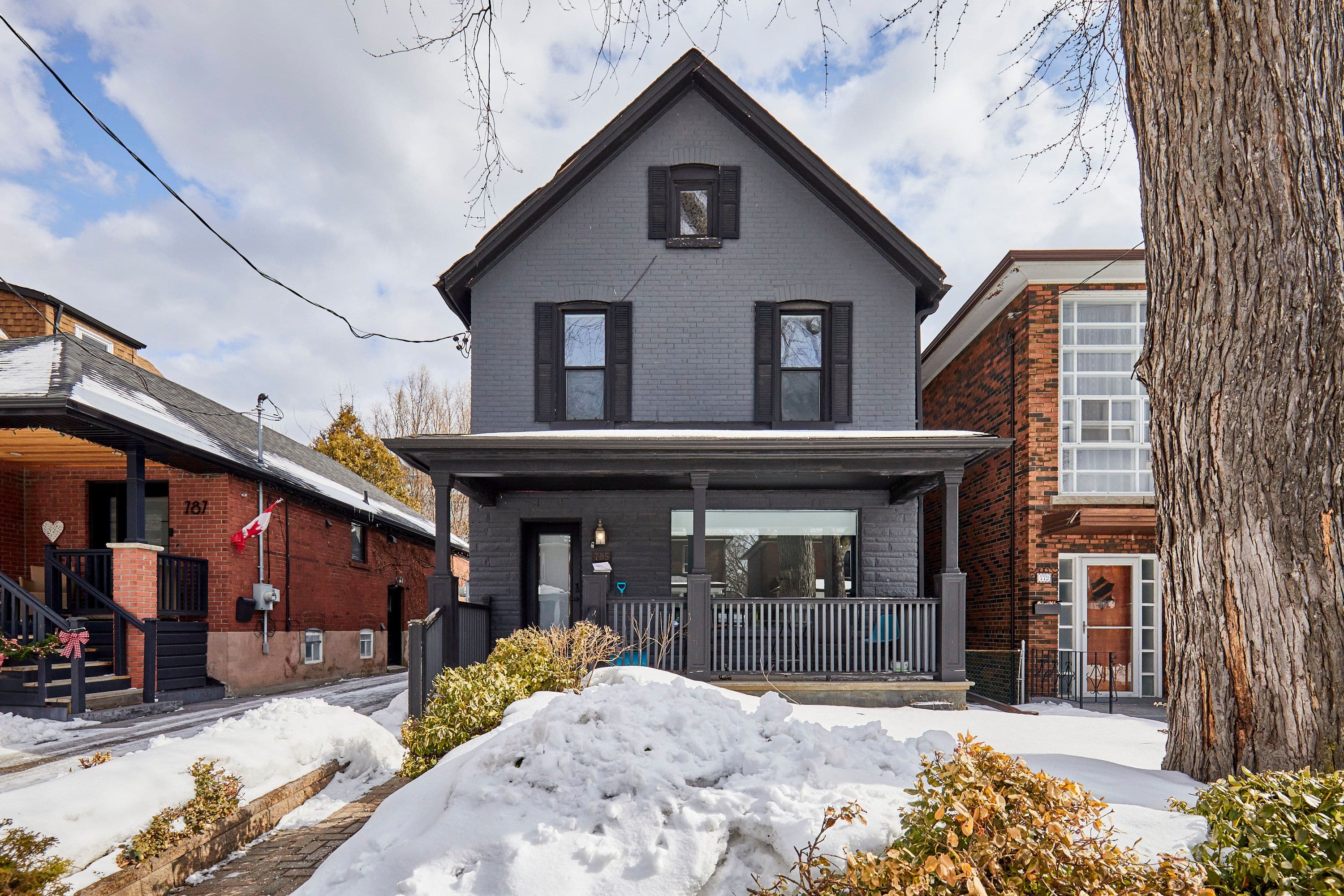 785 Indian Road 2nd floor, Toronto W02, ON M6P 2E4