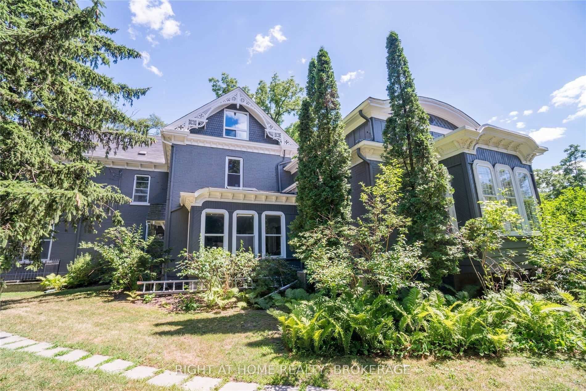 164 Trafalgar Road Loft, Oakville, ON L6J 3G6