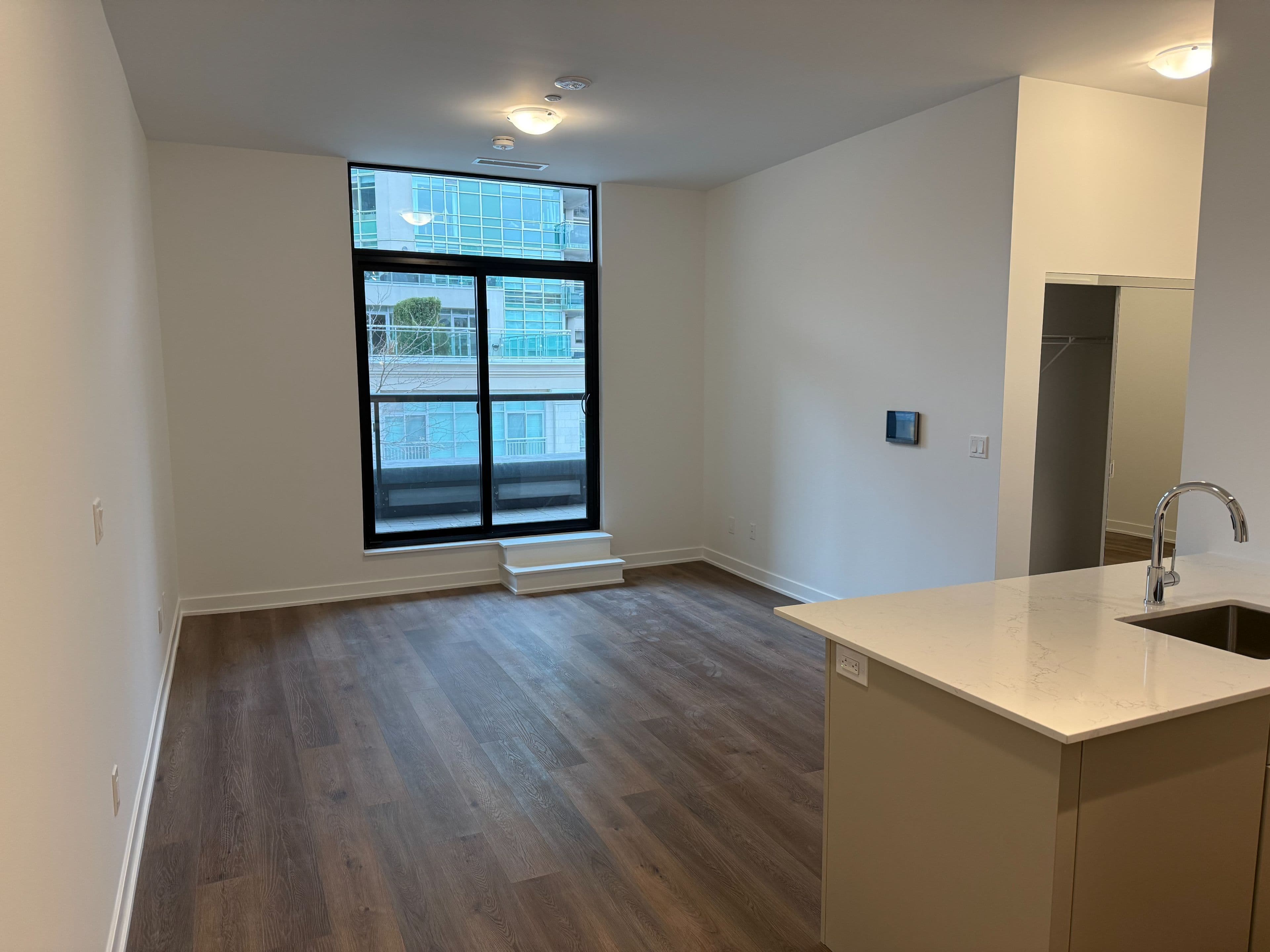 2075 Lakeshore Road 216, Burlington, ON L7R 1E2