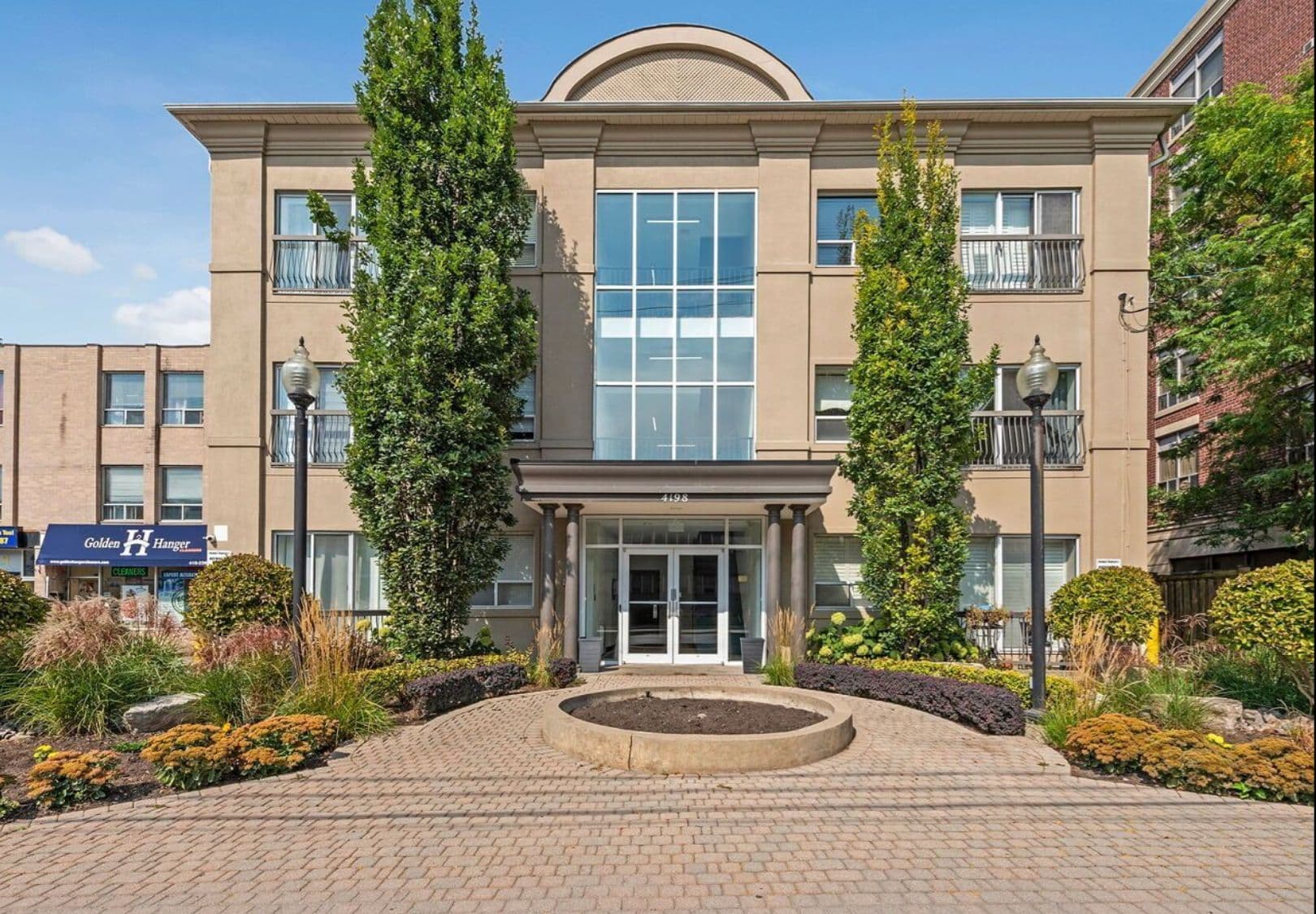 4198 Dundas Street W 207, Toronto W08, ON M8X 1Y6