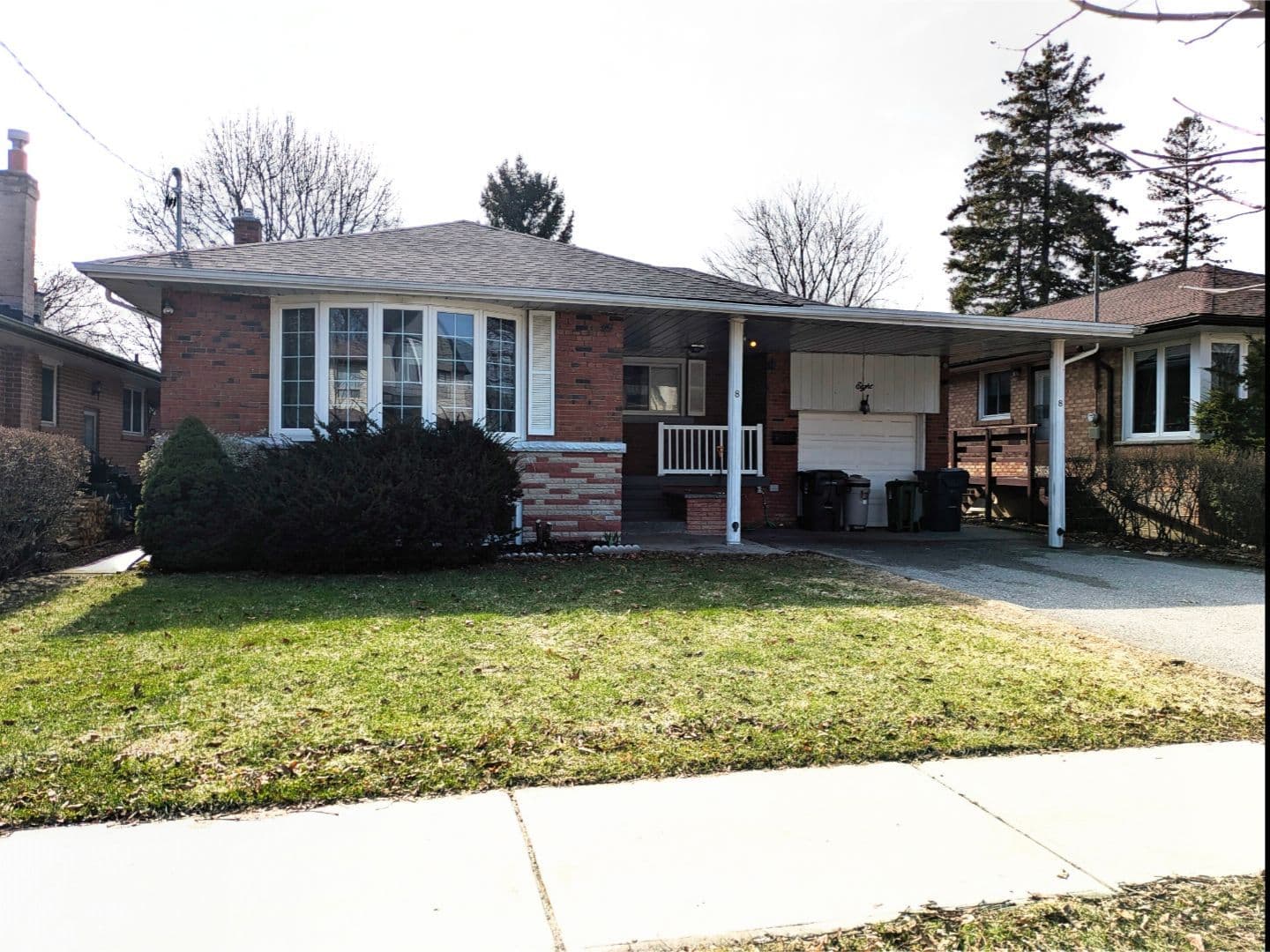 8 Storey Crescent MAIN, Toronto W08, ON M9B 3C8