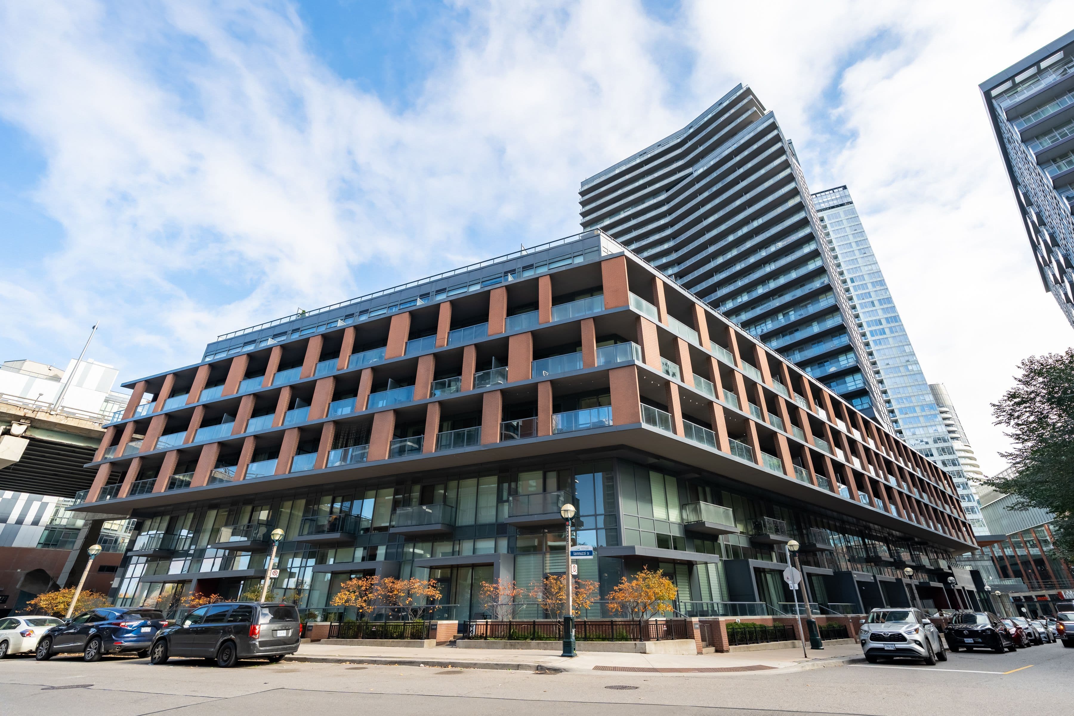 20 Bruyeres Mews, Toronto C01, ON M5V 0G8