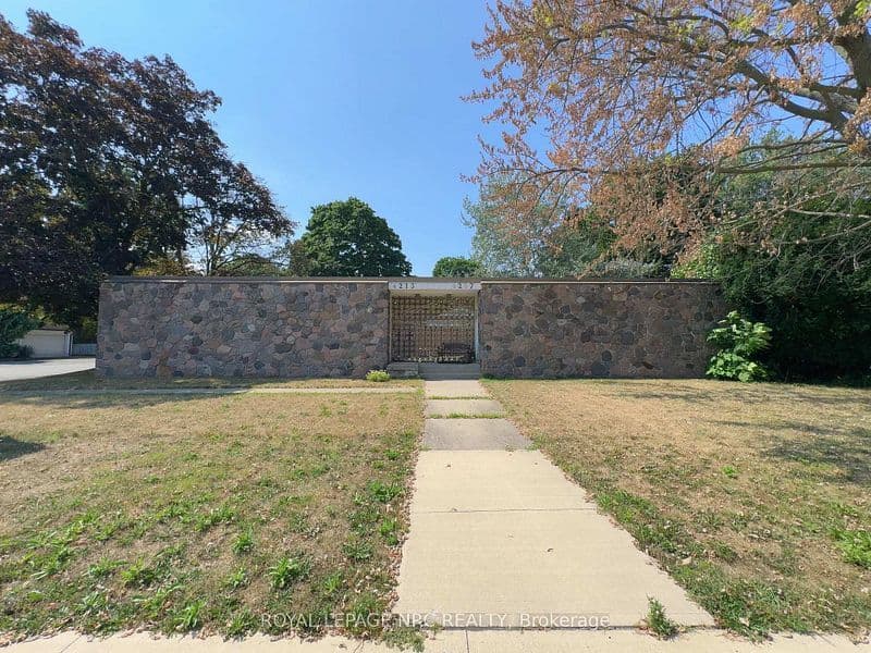 4213/4207 Drummond Rd Road, Niagara Falls, ON L2E 6C2