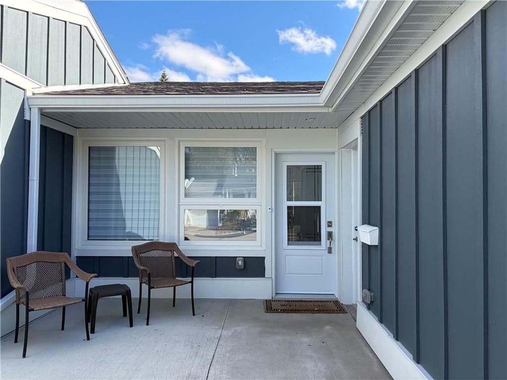 59 SZOLLOSY Circle, Hamilton, ON L9B 1T8