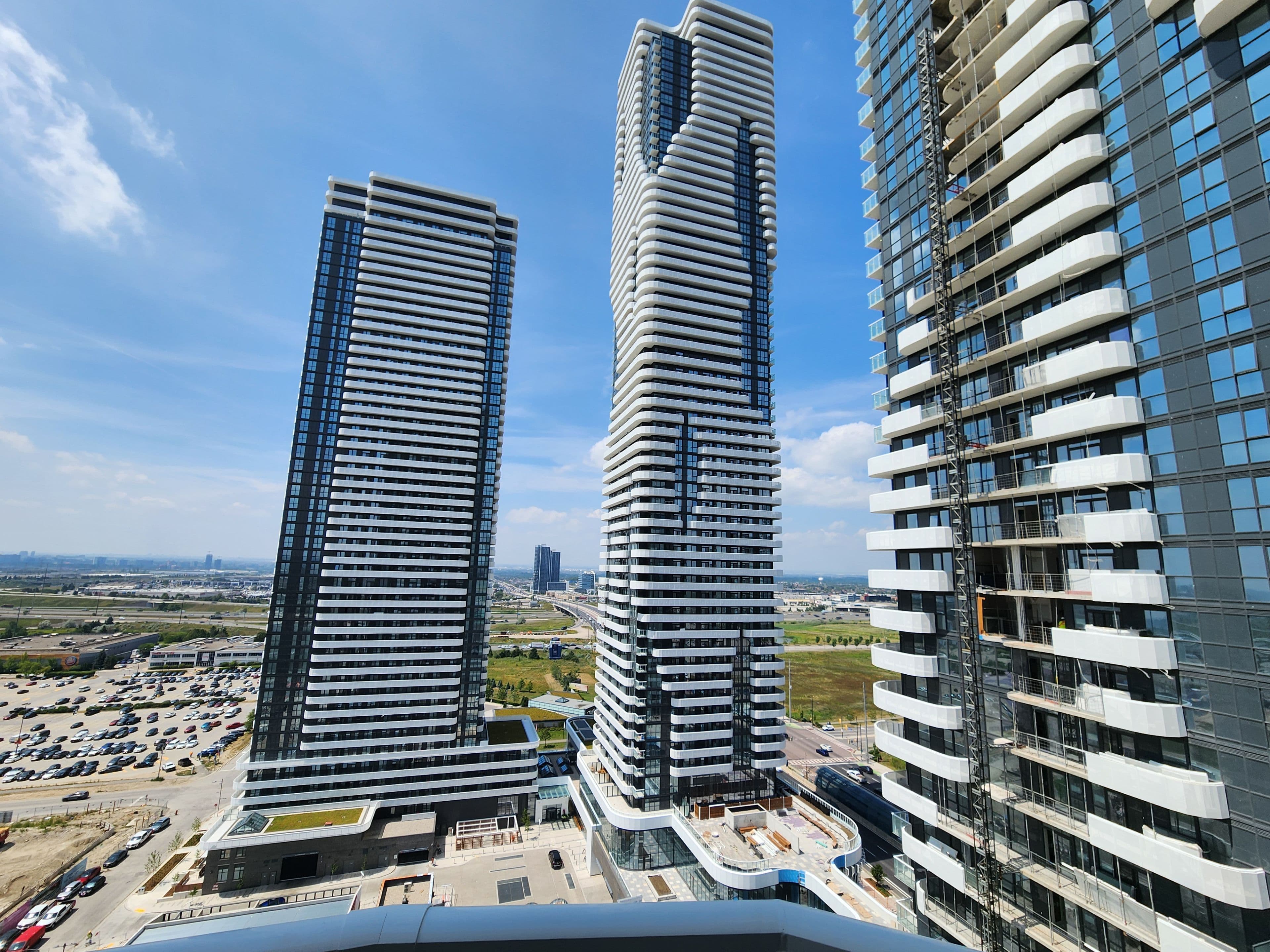 28 Interchange Way 2203, Vaughan, ON L4K 0P8