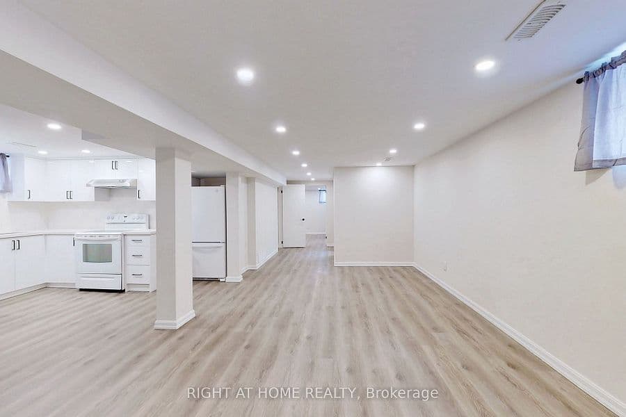 7 Rothwell Road Bsmt, Toronto E04, ON M1R 4K6