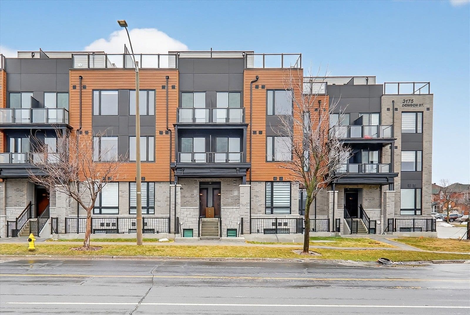 3175 Denison Street 5, Markham, ON N2R 0R7