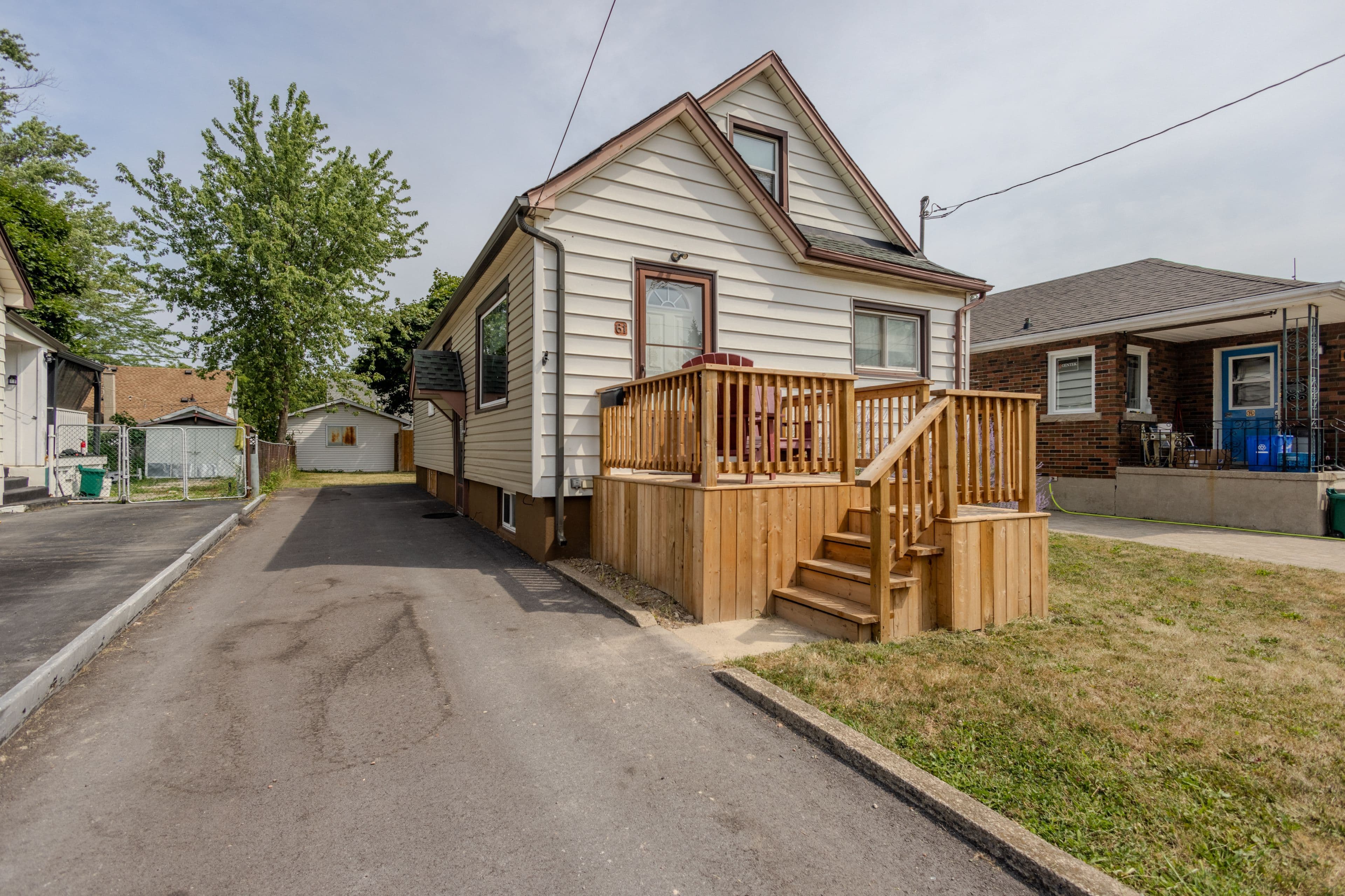 61 Hamilton Street E, St. Catharines, ON L2S 1K8