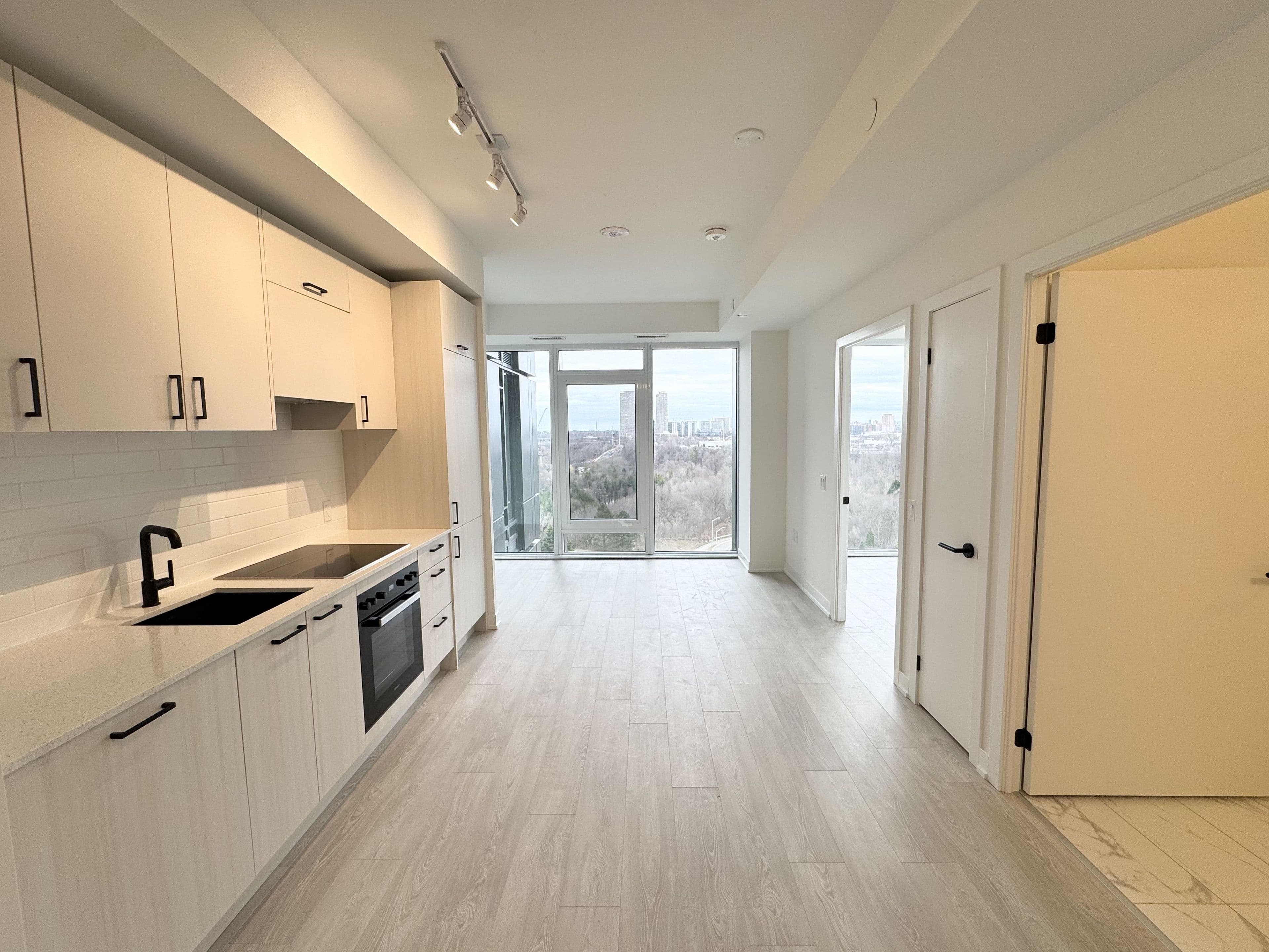 5 Quarrington Lane 1010, Toronto C13, ON M3C 0S5