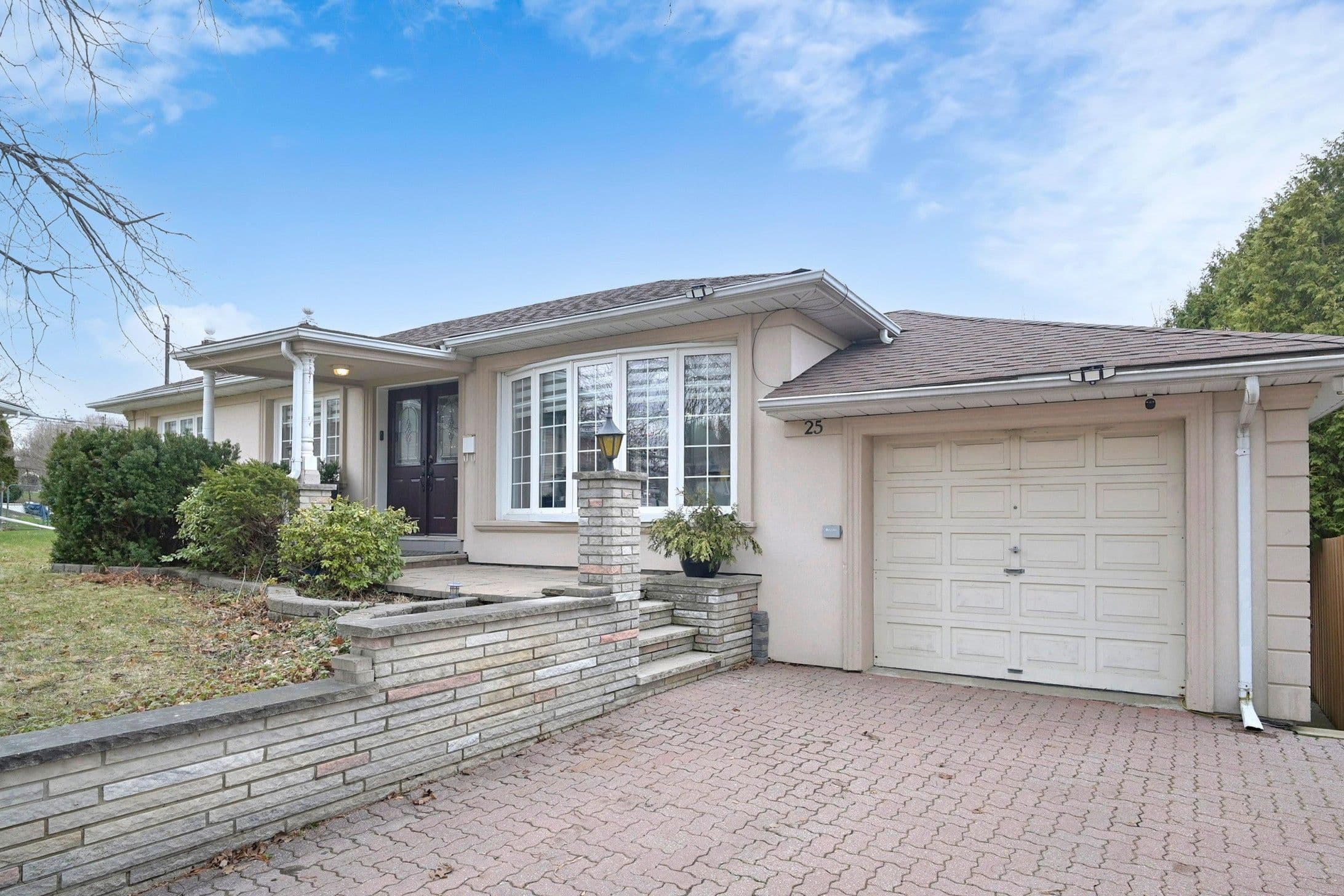 25 McManus Road, Toronto W09, ON M9P 2J9