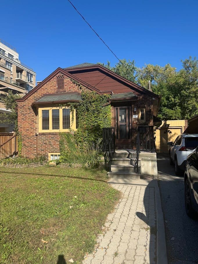 931 Royal York Road, Toronto W07, ON M8Y 2V8