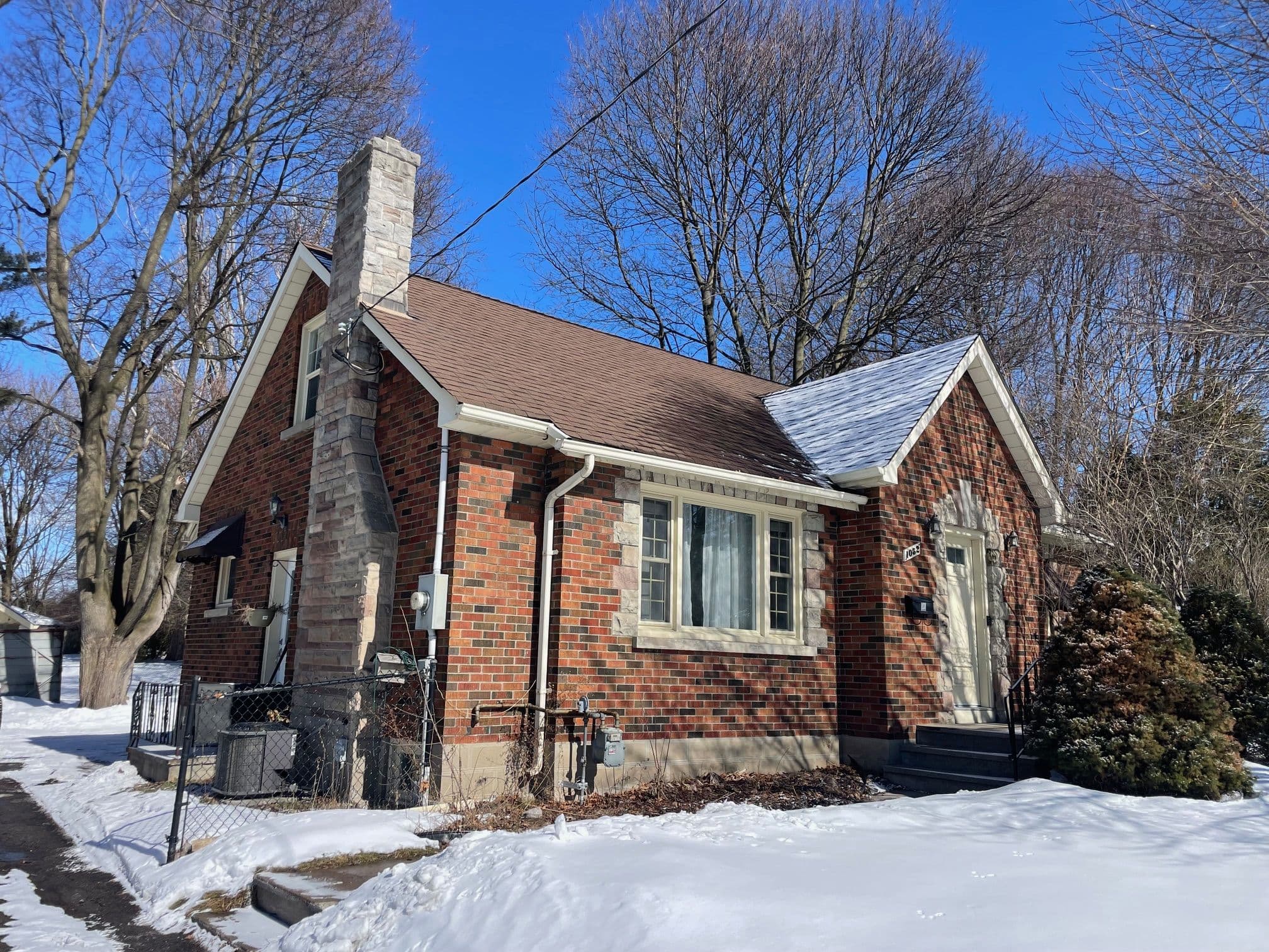 1052 King Street, Oshawa, ON L1H 1H5