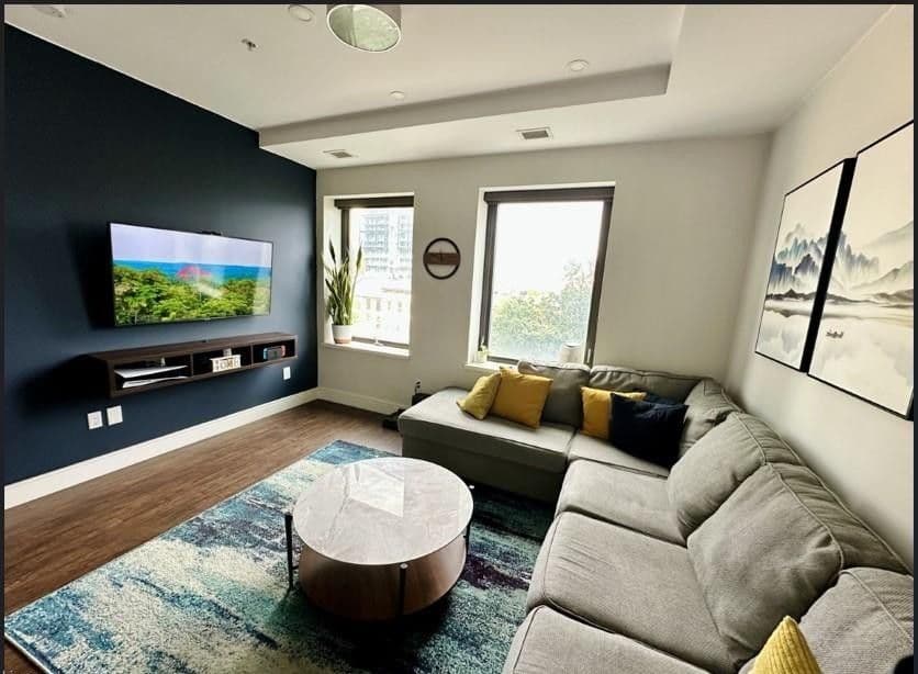 112 King Street E 405, Hamilton, ON L8N 1A8