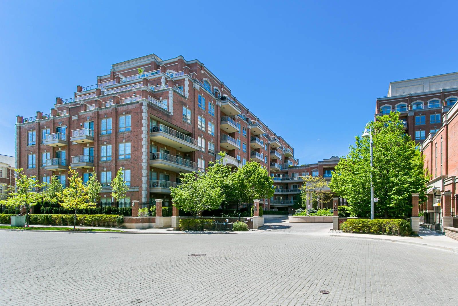 20 Burkebrook Place 407, Toronto C12, ON M4G 0A1