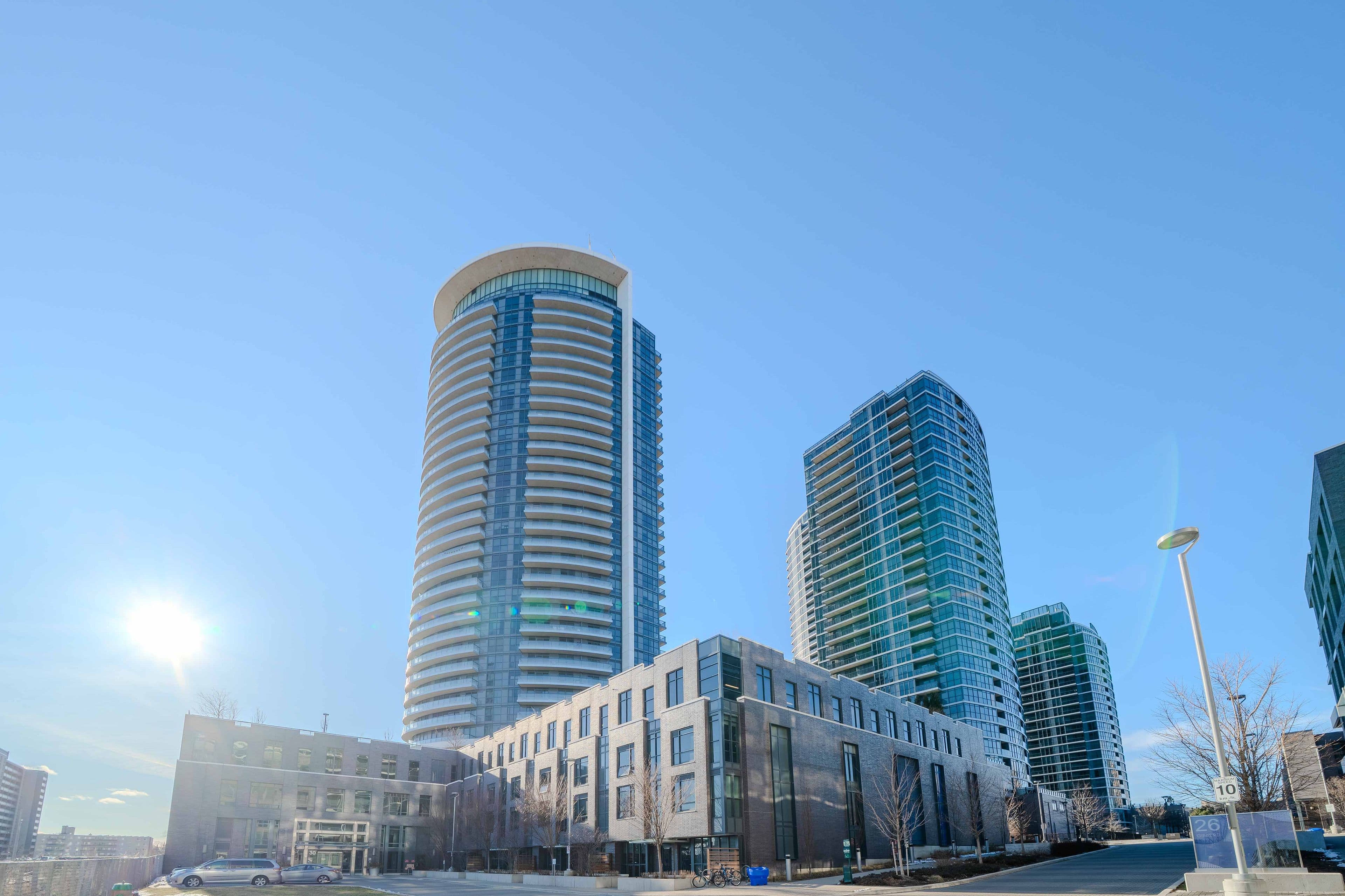 30 Gibbs Road 3305, Toronto W08, ON M9B 0E4