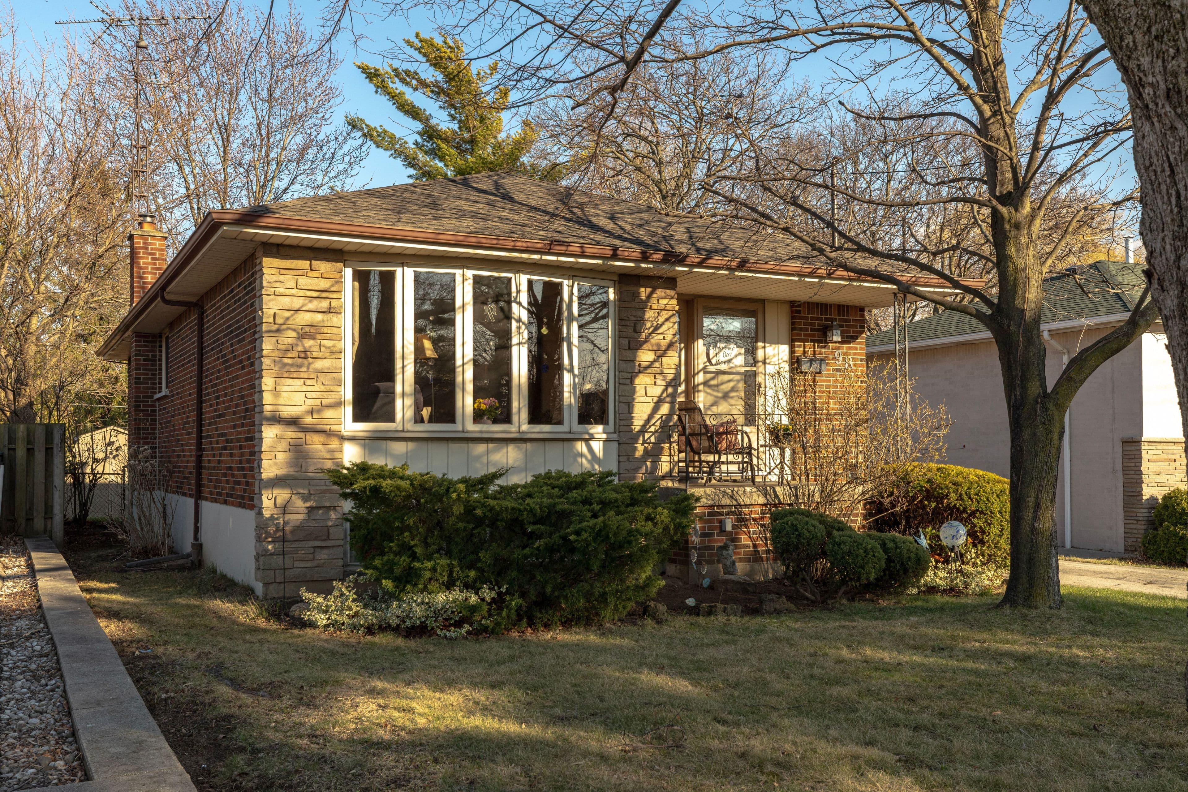 98 Cameo Avenue, Hamilton, ON L8V 2H3