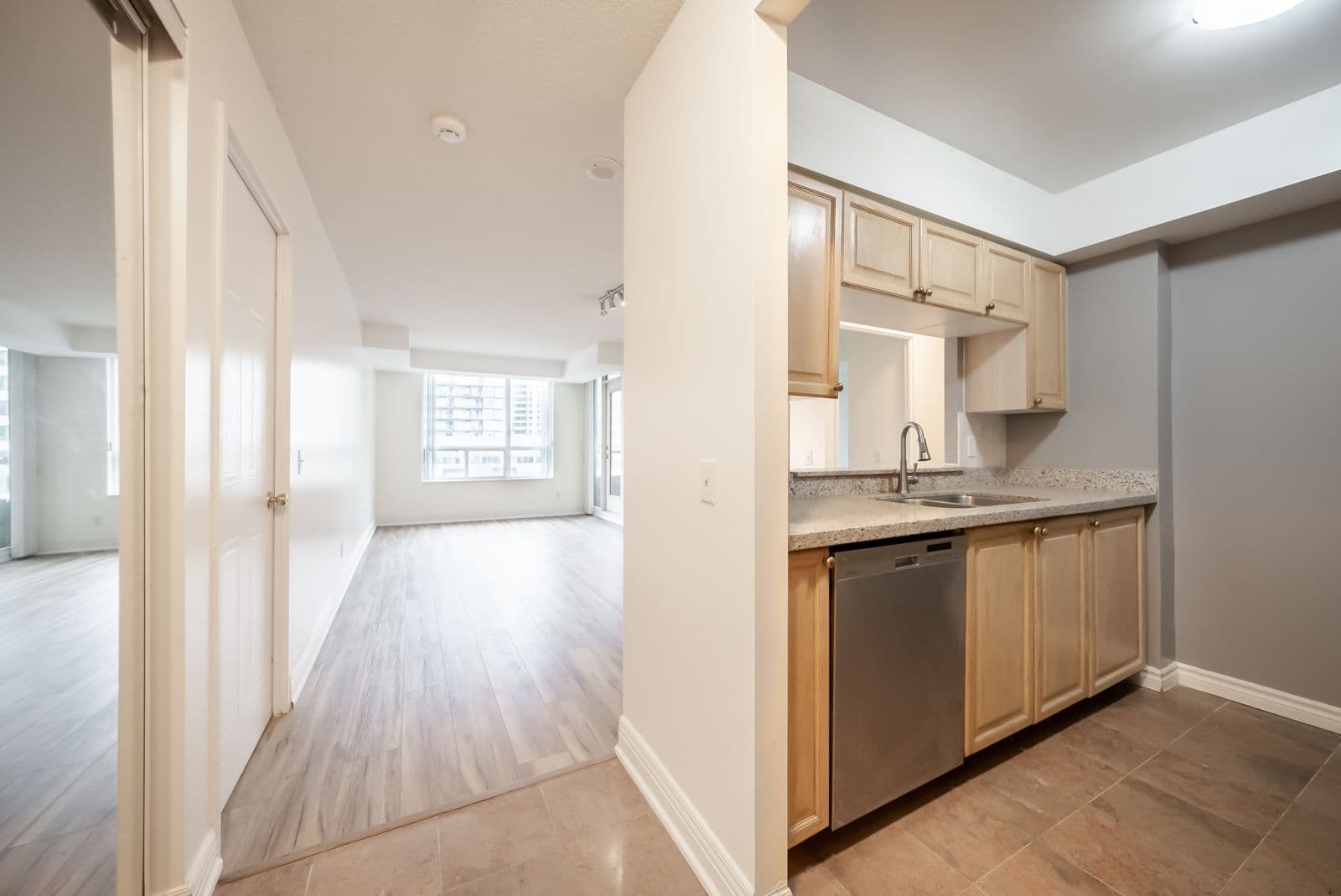 238 Doris Avenue 911, Toronto C14, ON M2N 6W1