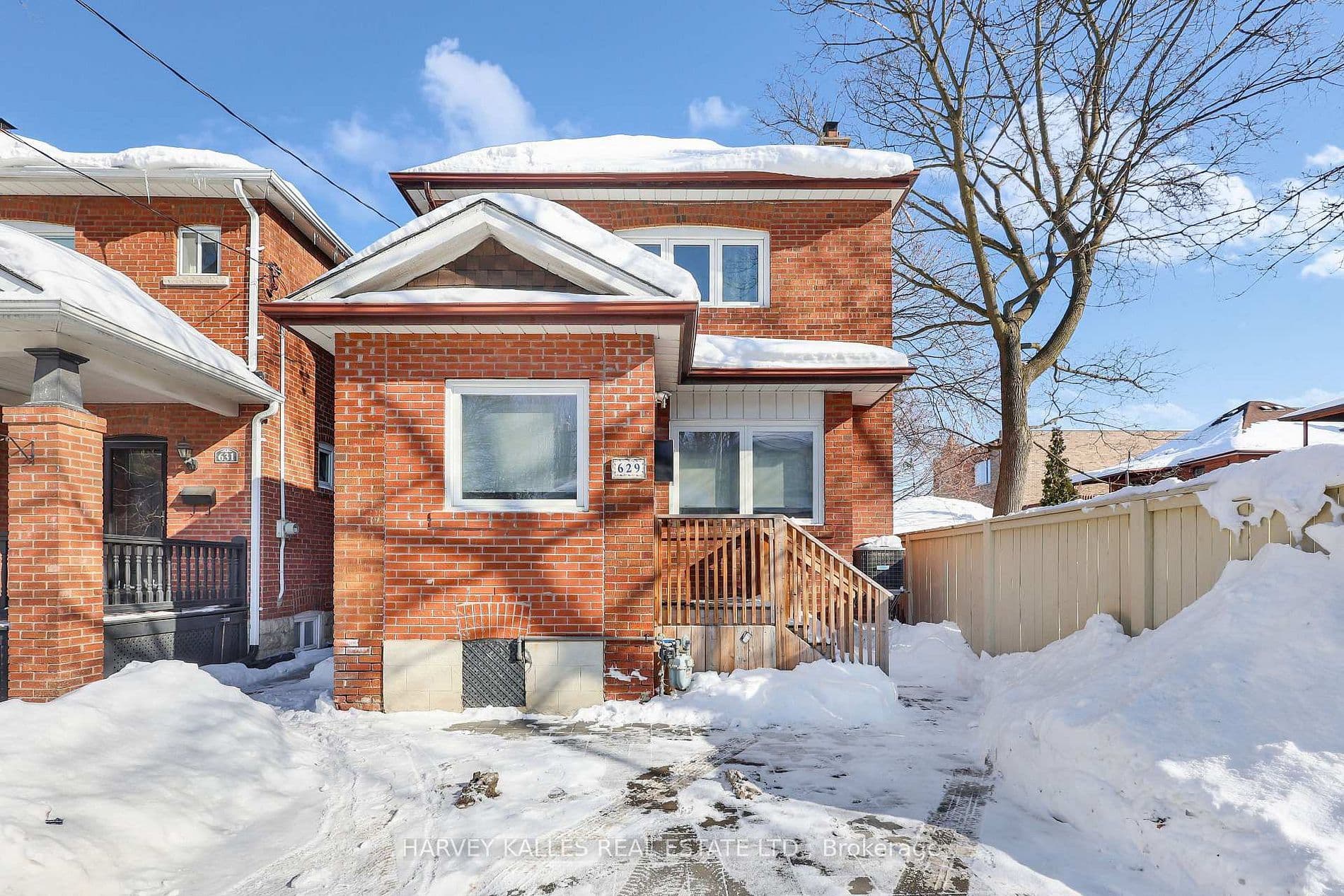 629 Duplex Avenue, Toronto C04, ON M4R 1W1