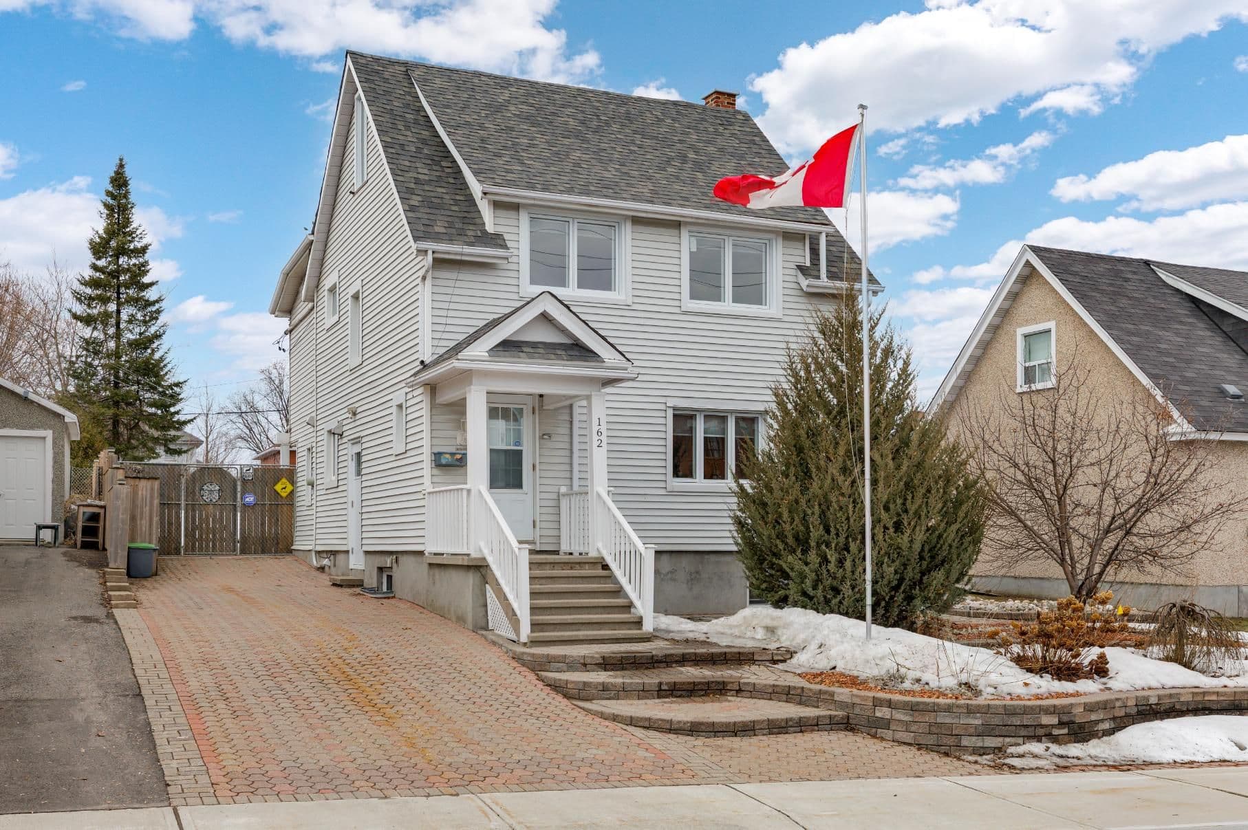 162 Loretta Avenue N, West Centre Town, ON K1Y 2J8