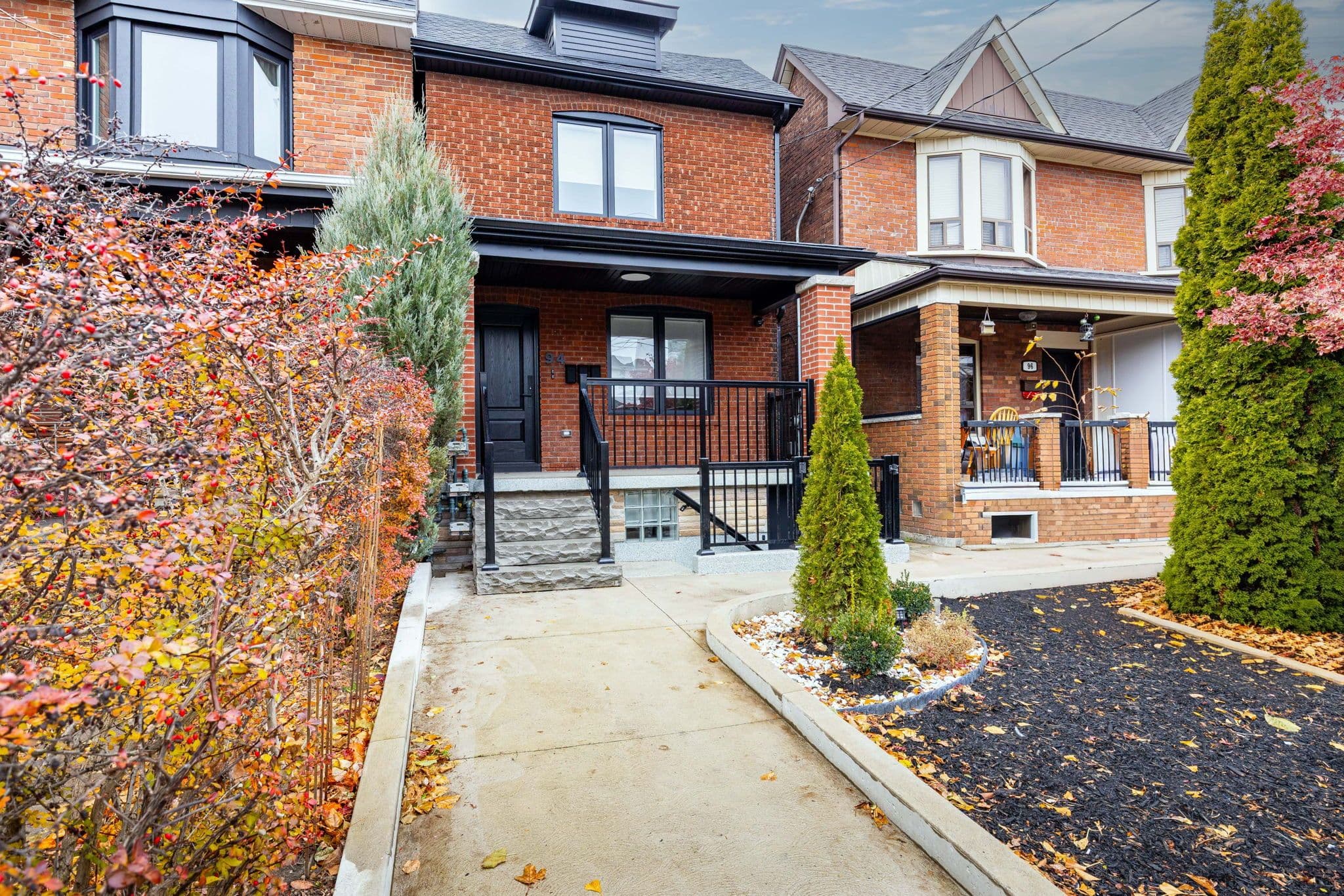 94 Earlscourt Avenue 2, Toronto W03, ON M6E 4A9