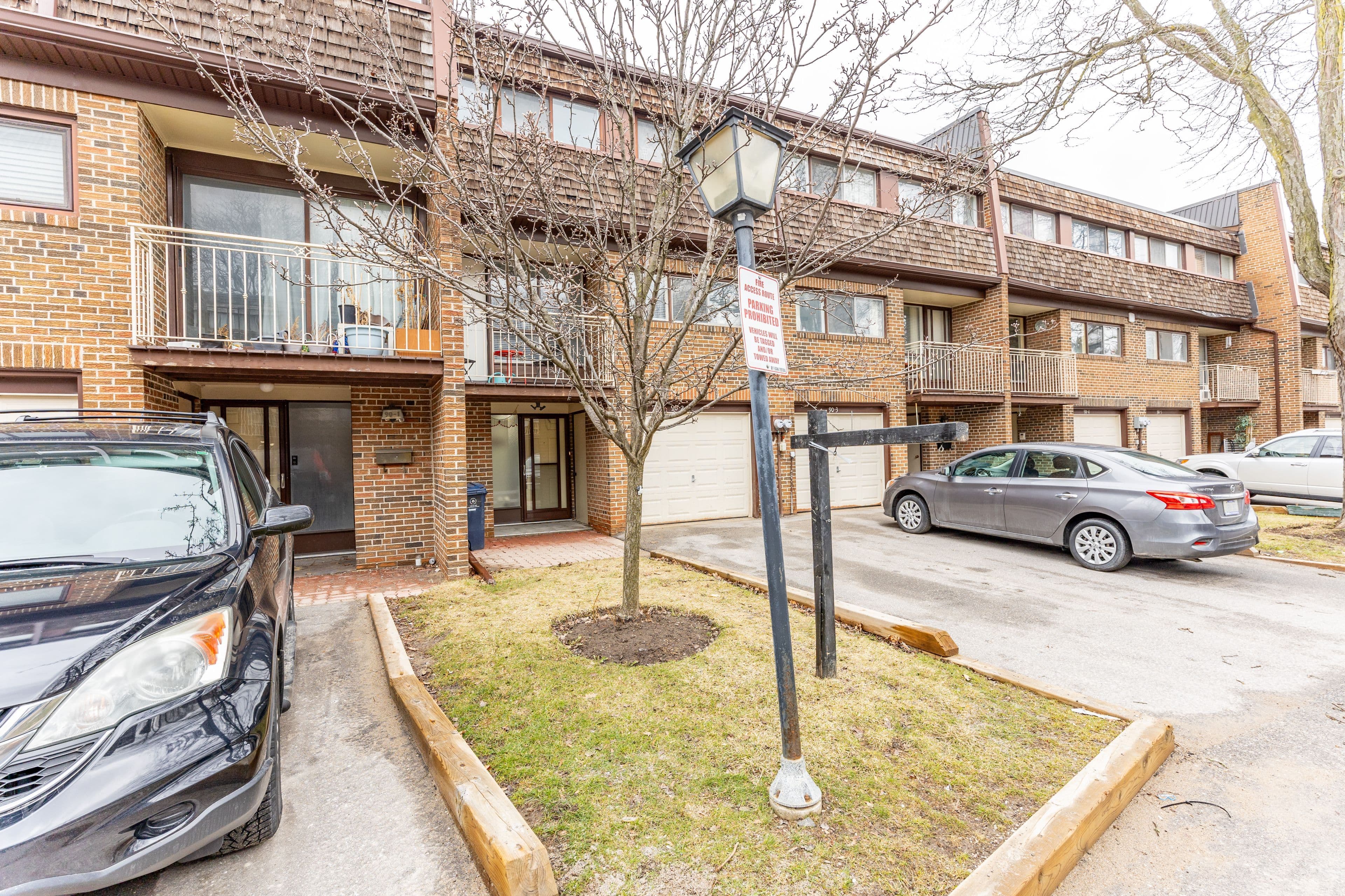 90 Castlebury Crescent 2, Toronto C15, ON M2H 1W8