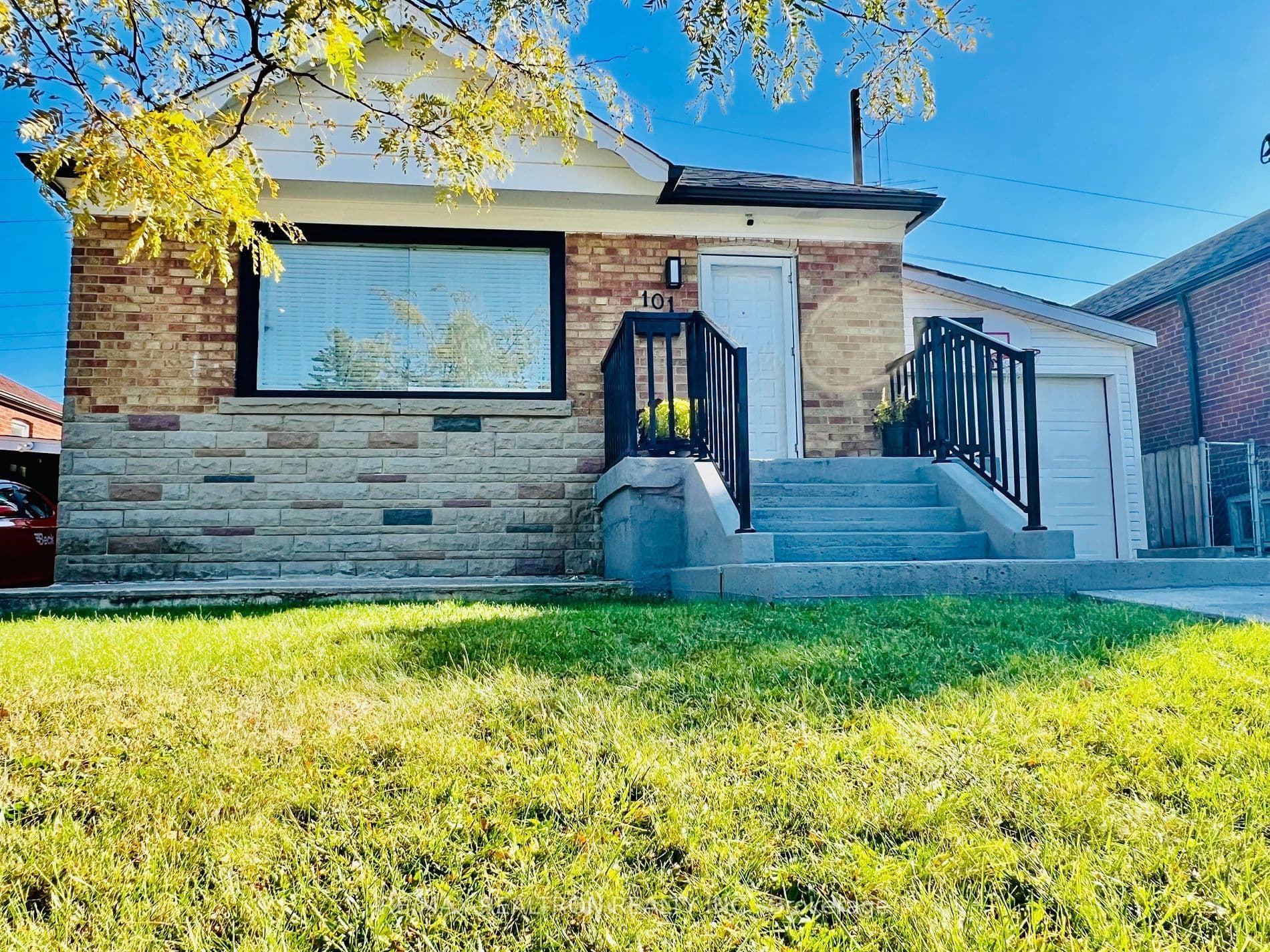 101 Flora Drive Main, Toronto E04, ON M1P 1A7