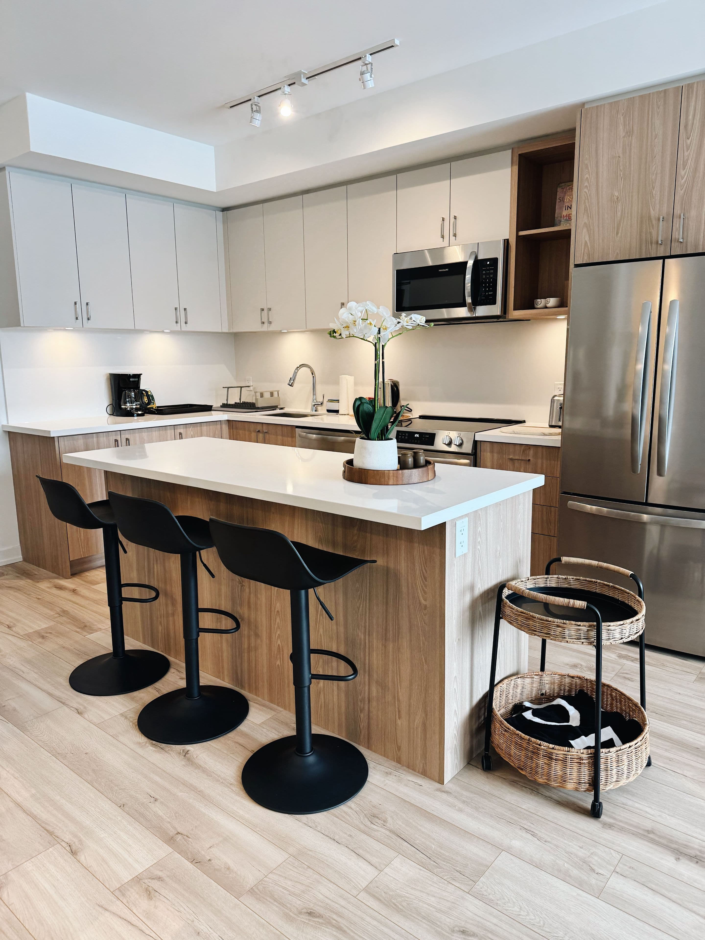 333 Sunseeker Avenue 228, Innisfil, ON L9R 0R6