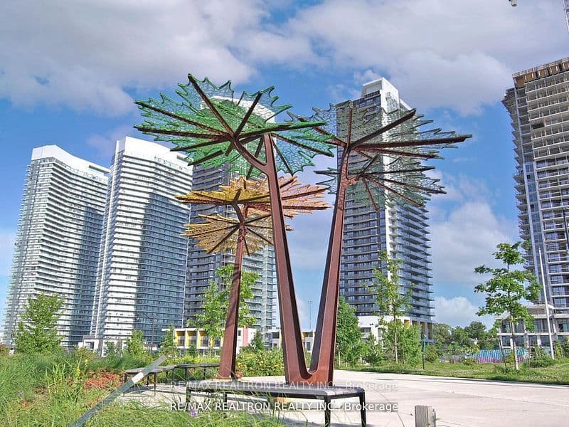 95 McMahon Drive Th515, Toronto C15, ON M2K 0H2