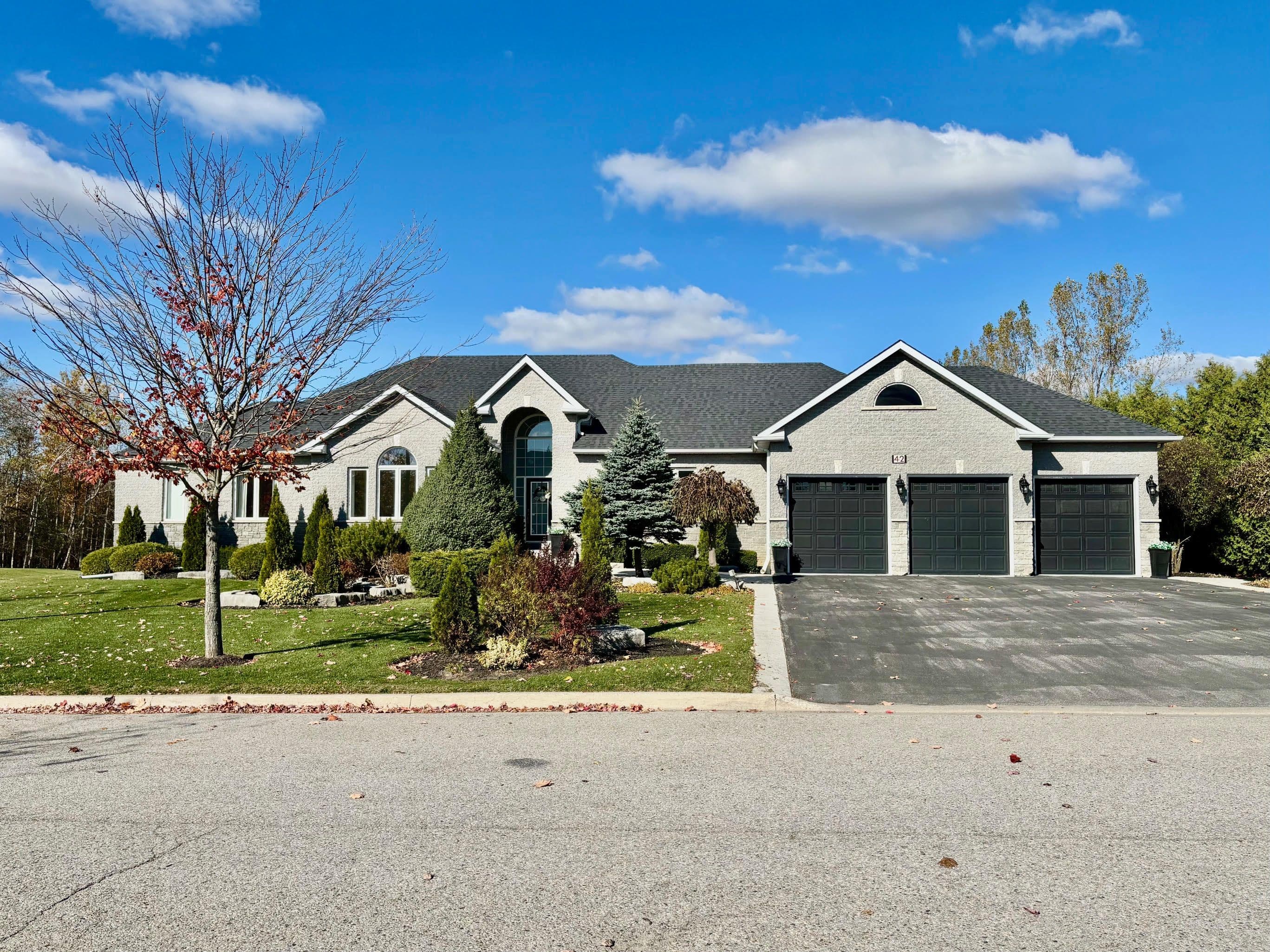 42 Deer Ridge Road, Uxbridge, ON L0C 1A0