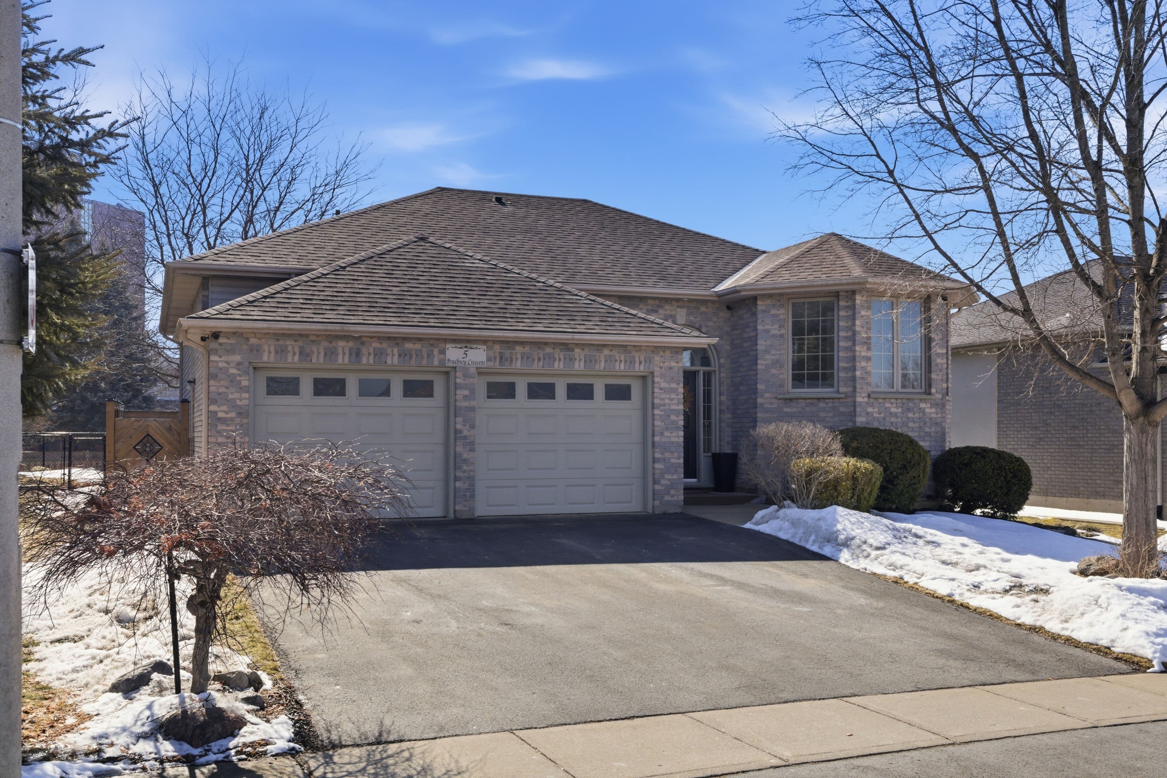 5 Bradbury Crescent, Brant, ON N3L 4E1