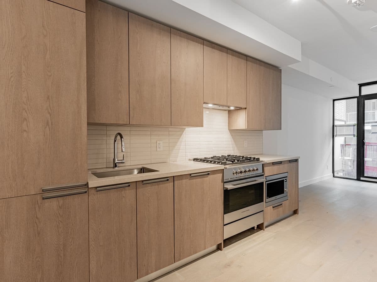 160 Kingsway Crescent 505, Toronto W08, ON M8X 2R2