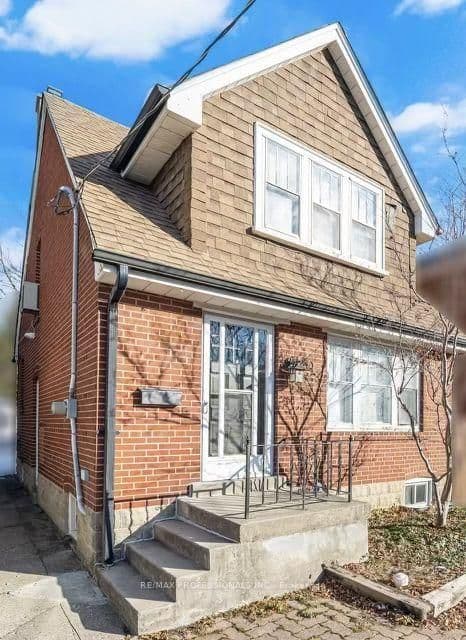 40 Warren Crescent, Toronto W02, ON M6S 4S2