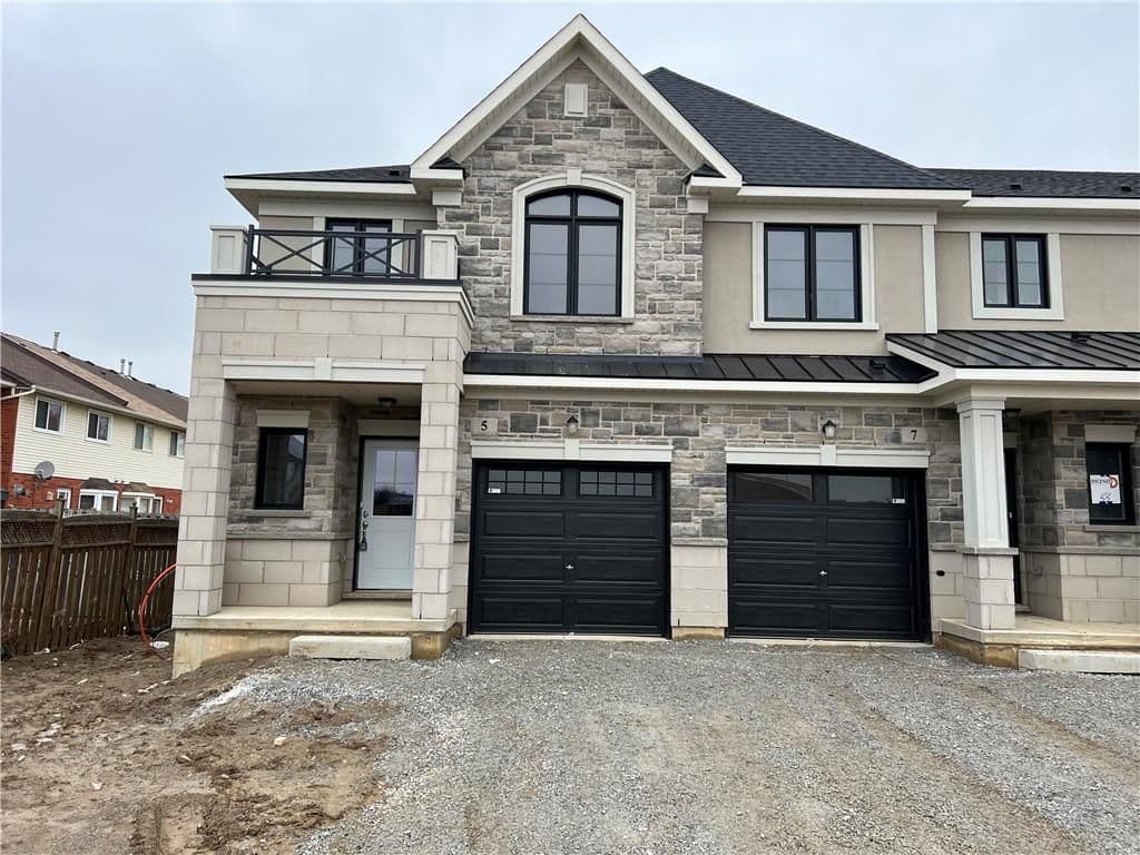 5 Genoa Drive, Hamilton, ON L9B 0K1