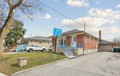 15 Dittmer Crescent, Toronto W10, ON M9W 4P7