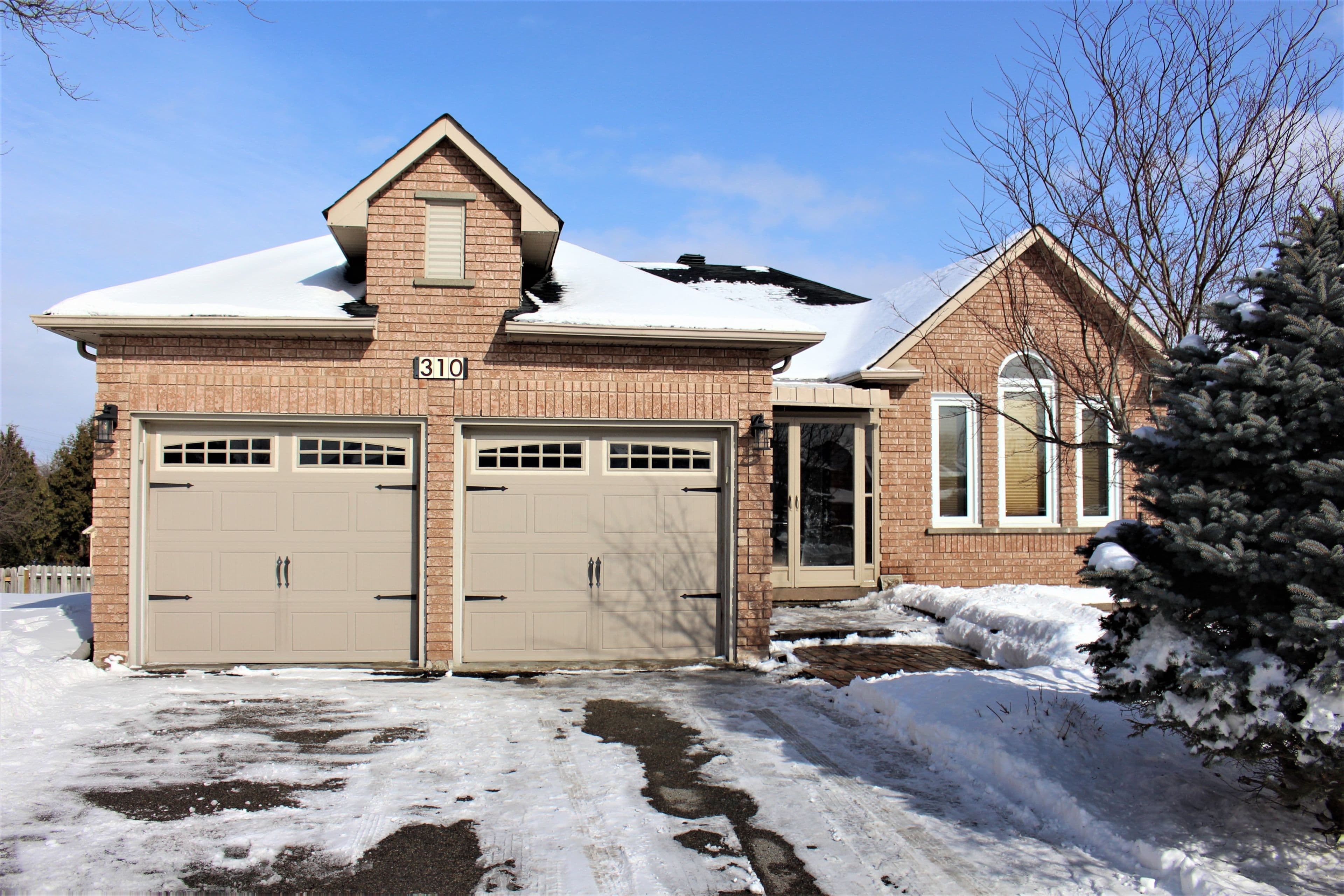 310 Chambers Crescent, Newmarket, ON L3X 1T2